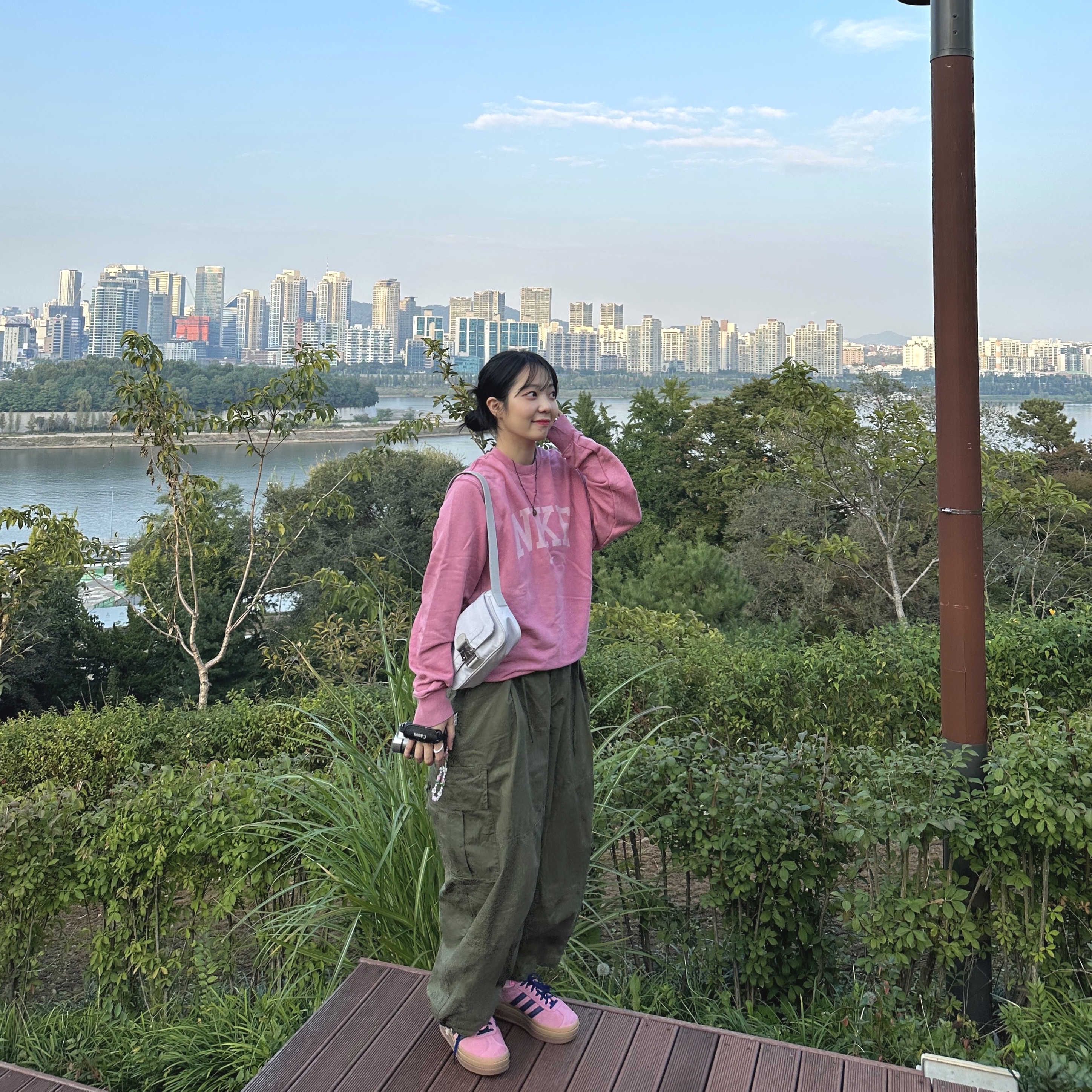 (W) Adidas Gazelle Bold Pink Glow Victory Blue 착용 스타일 - 2
