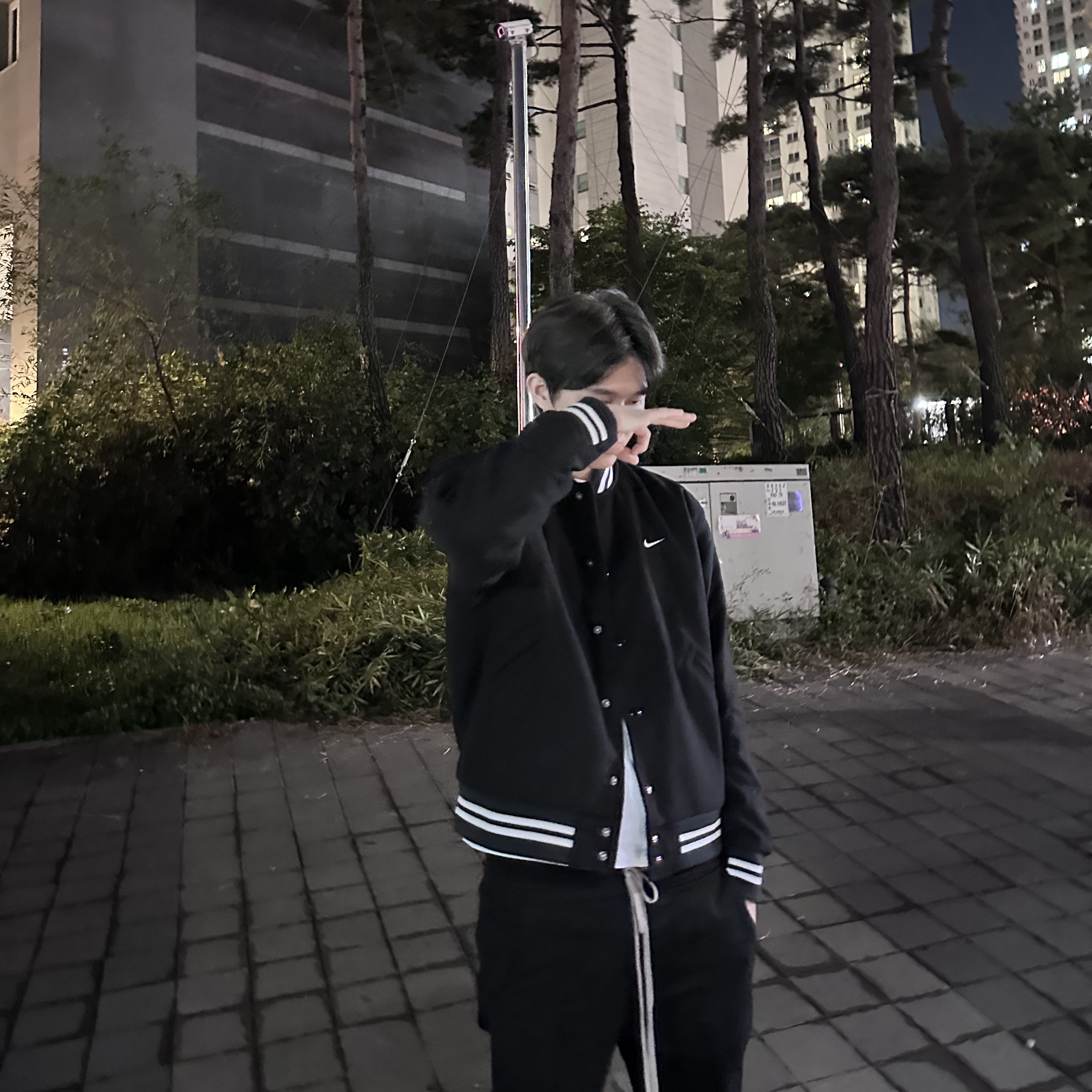 Nike NSW Authentics Varsity Jacket Black - Asia 착용 스타일 - 1