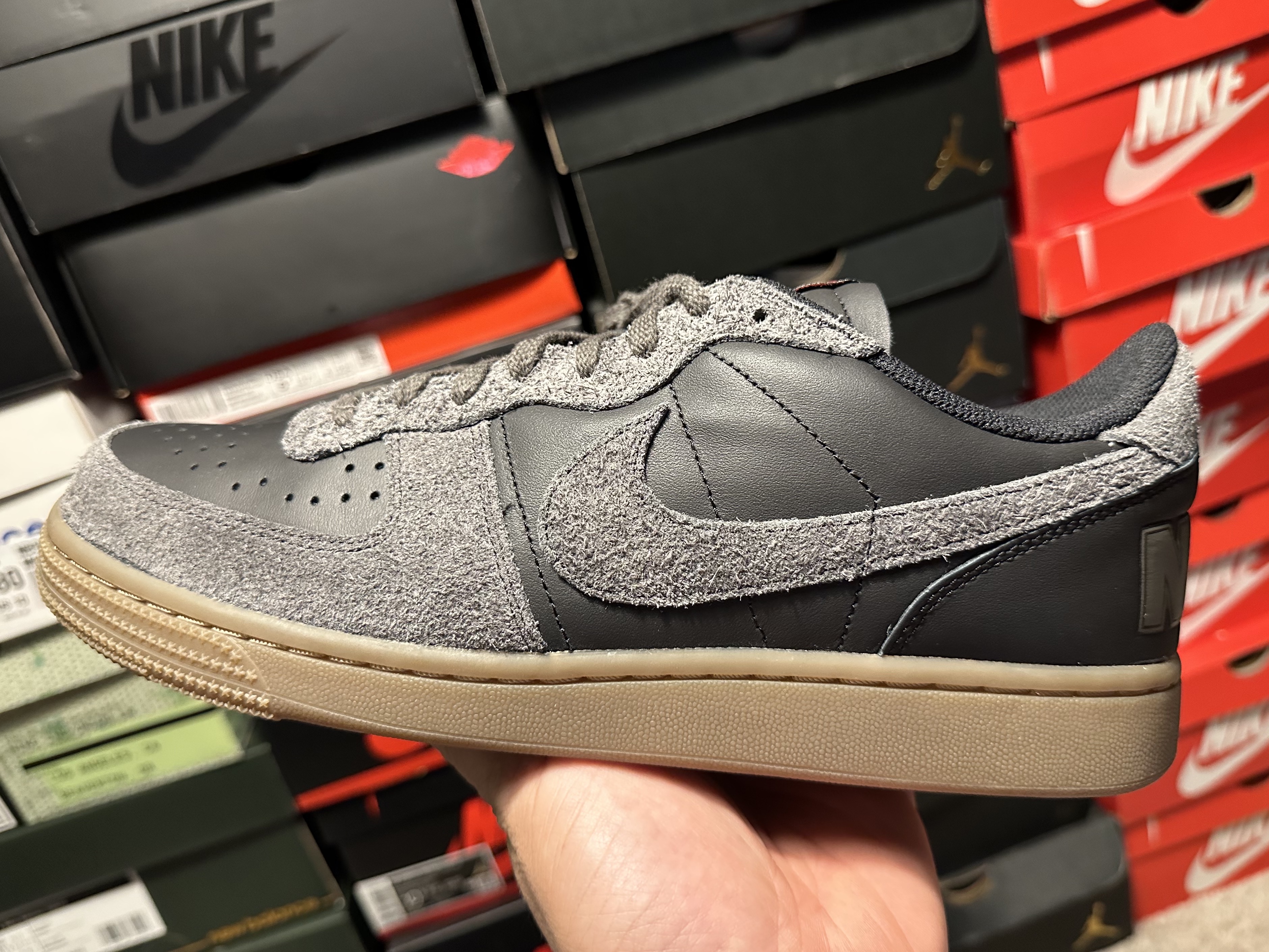 Nike Terminator Low Black Medium Ash 착용 스타일 - 6