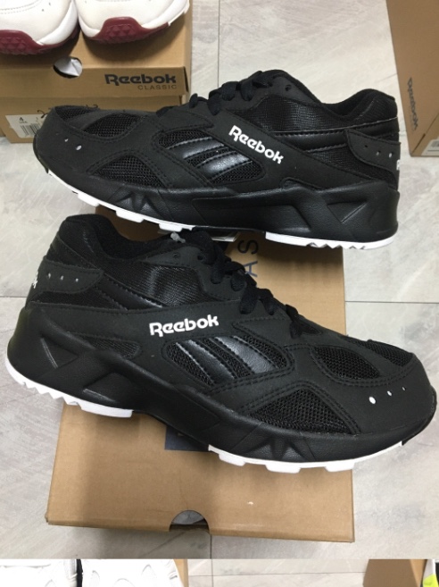 Reebok Aztrek Cobalt Rose 착용 스타일 - 2