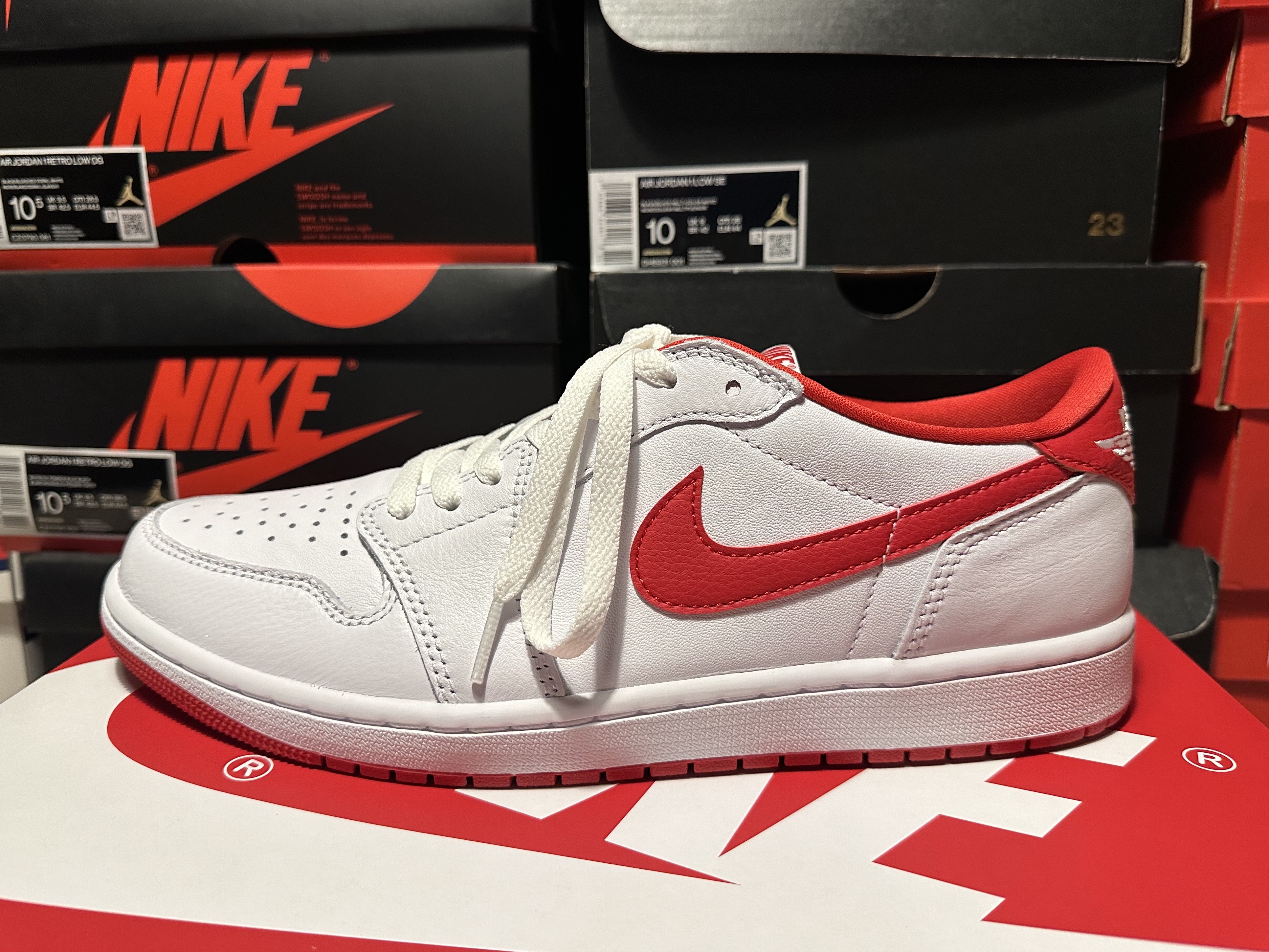 Jordan 1 Retro Low OG University Red 착용 스타일 - 3
