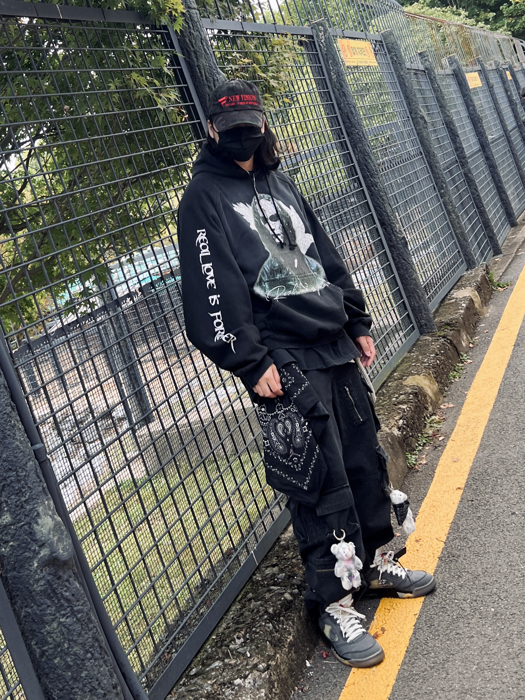 ETCE New Vision Camo Cap Night Jungle, Project G/R Crow Worldtour Hoodie Washed Black 착용 스타일 - 2