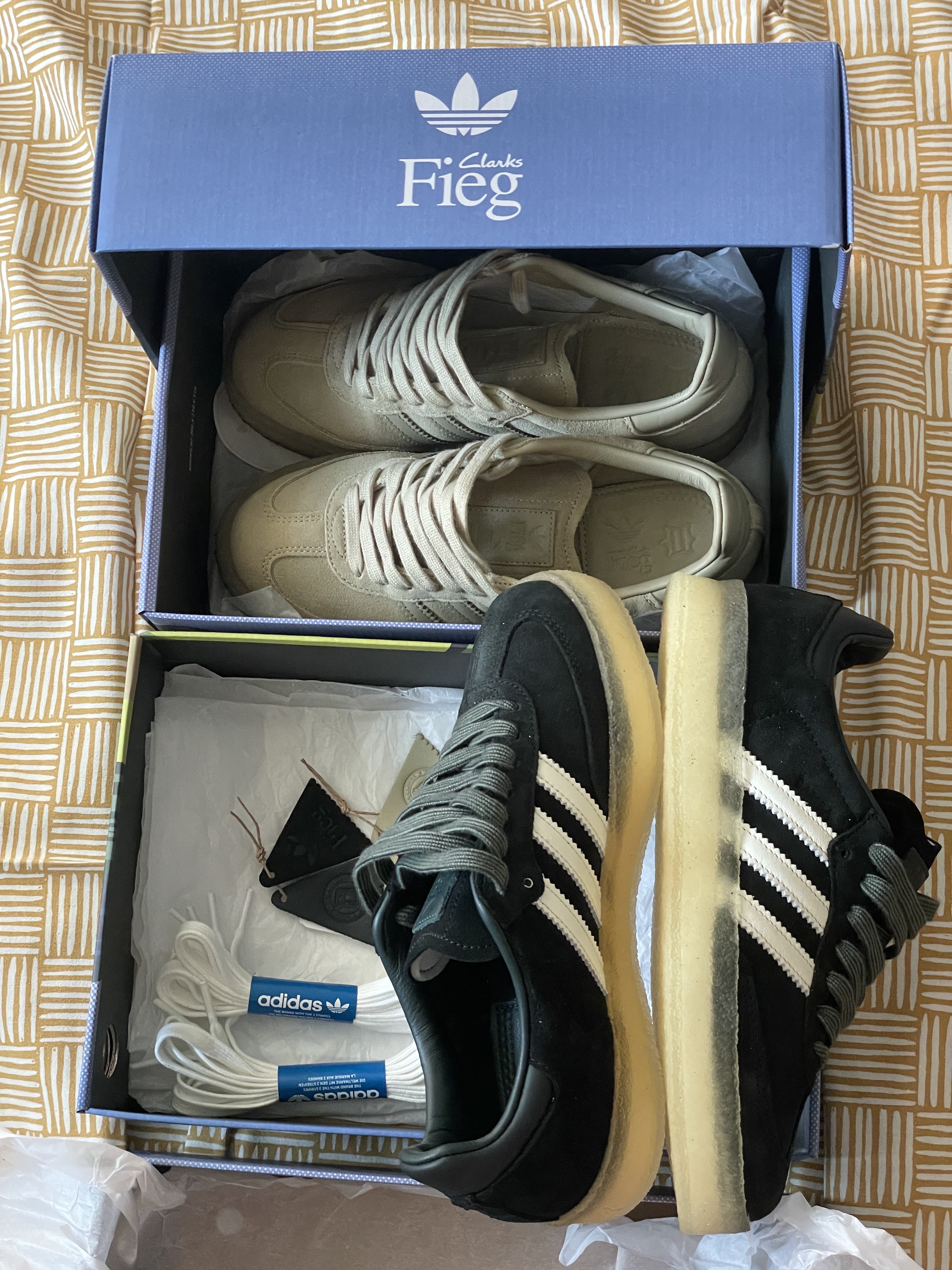 Adidas x Clarks x Ronnie Fieg 8th Street Samba Shadow Green, Adidas x Clarks x Ronnie Fieg 8th Street Samba Savannah 착용 스타일 - 3