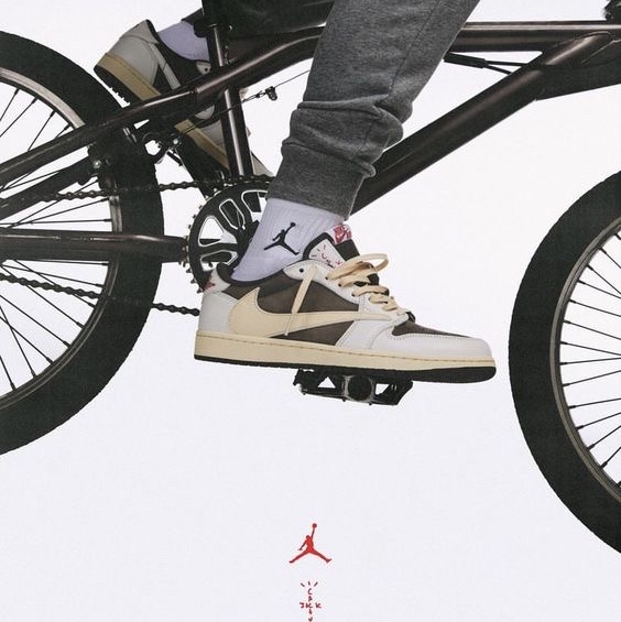 Jordan 1 x Travis Scott Retro Low Golf NRG Neutral Olive, (W) Jordan 1 x Travis Scott Retro Low OG SP Medium Olive 착용 스타일 - 6