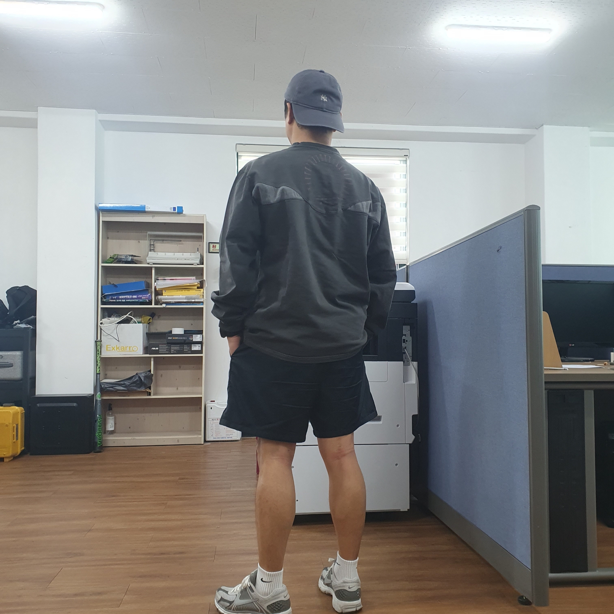 Ignota Core:6 Type.2 Column Long Sleeve T-Shirt Charcoal, Nike Zoom Vomero 5 PRM Light Iron Ore and Flat Fewter 착용 스타일