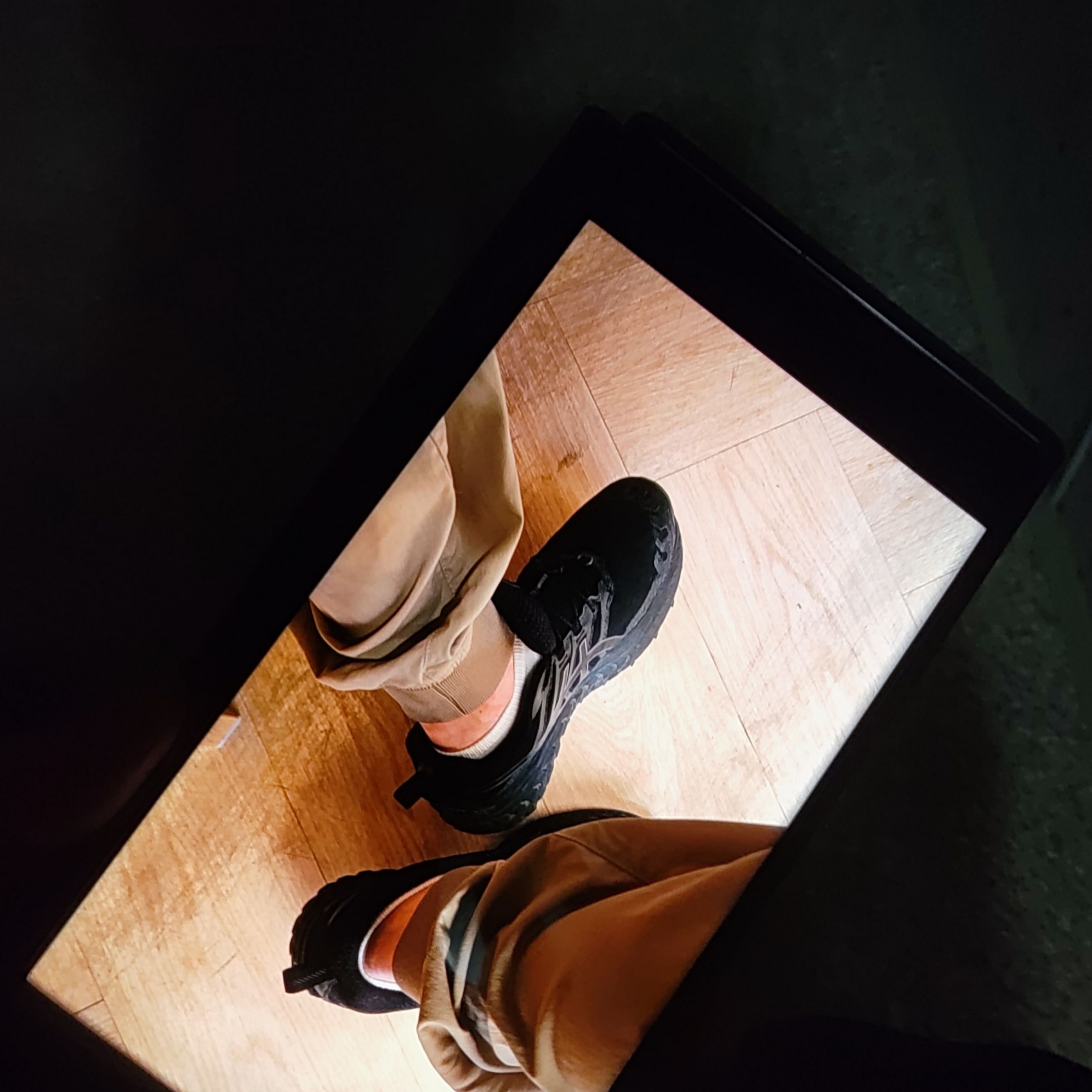 Asics Trabuco Max Black 착용 스타일