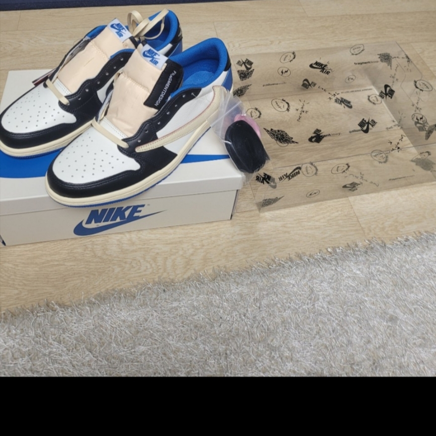 Jordan 1 x Travis Scott x Fragment Retro Low OG SP Military Blue 착용 스타일