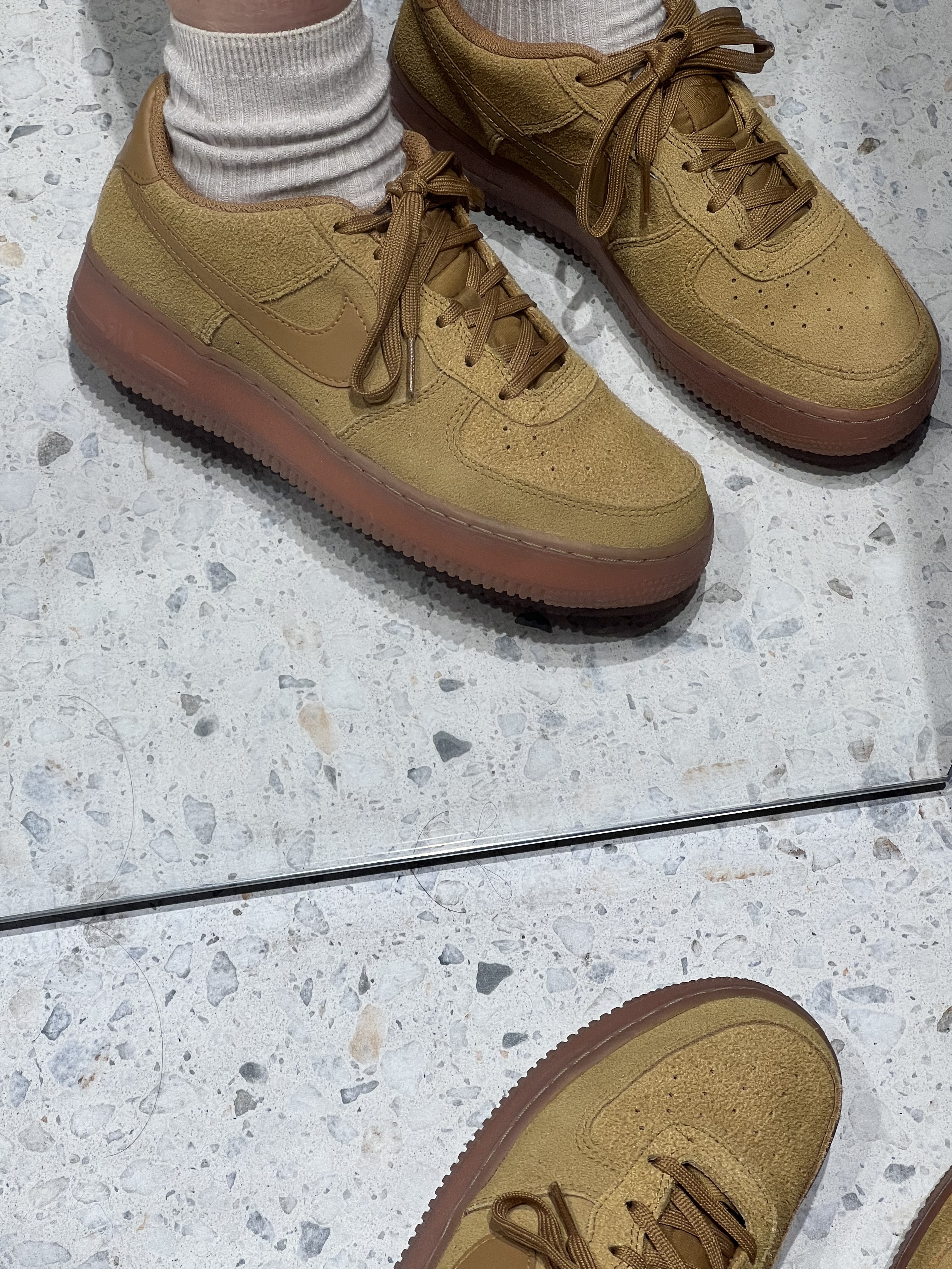 (GS) Nike Air Force 1 LV8 3 Wheat 착용 스타일