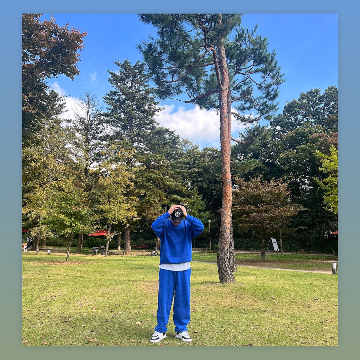 Nike x Stussy NRG Acid Washed Crewneck Game Royal (DR4024-480), Nike x Stussy NRG Acid Washed Fleece Pants Game Royal (DR4025-480) 착용 스타일