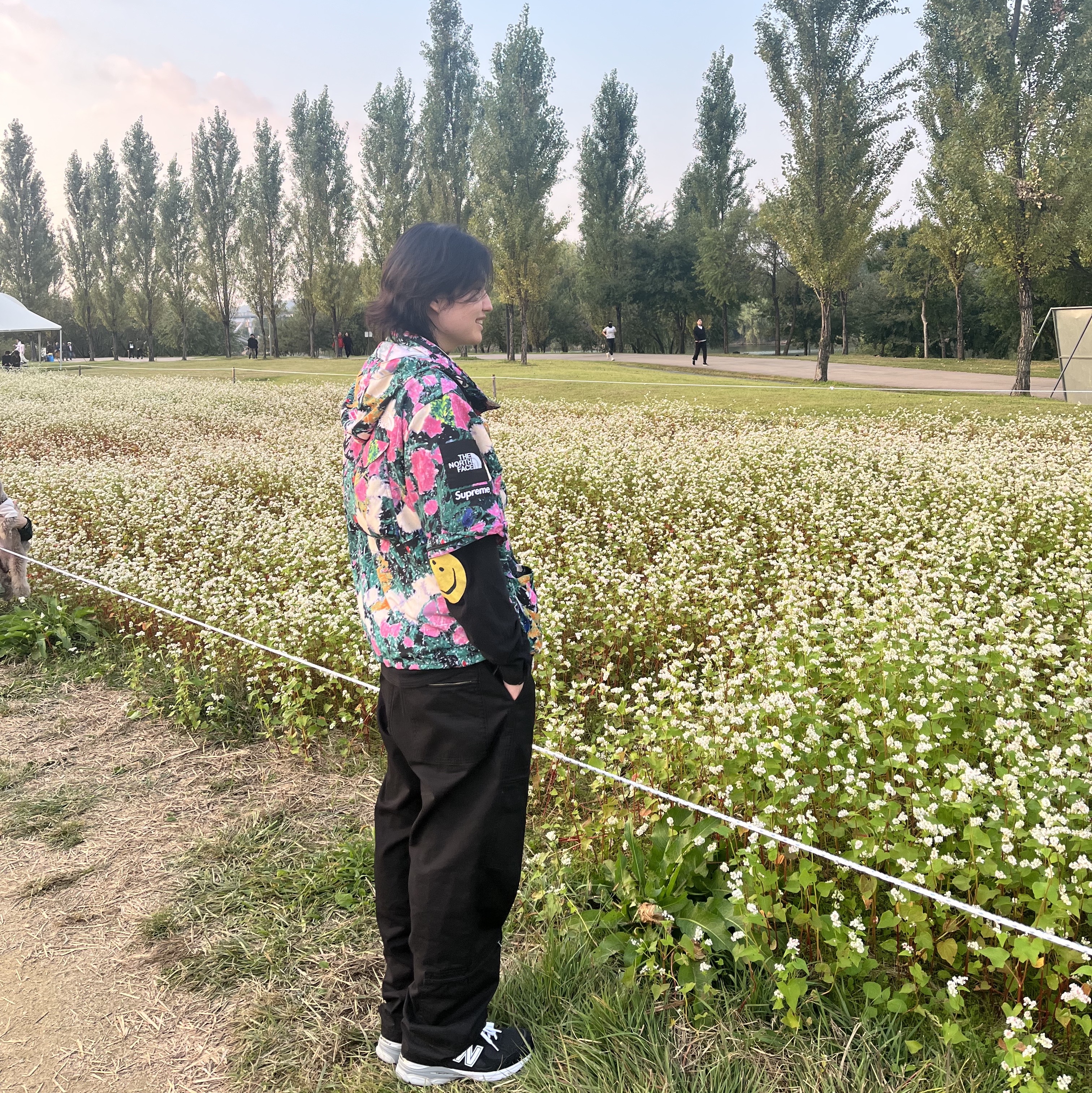 Supreme x The North Face Trekking Convertible Jacket Flowers - 22SS, Palace Aviator Trouser Black - 23SS 착용 스타일 - 2