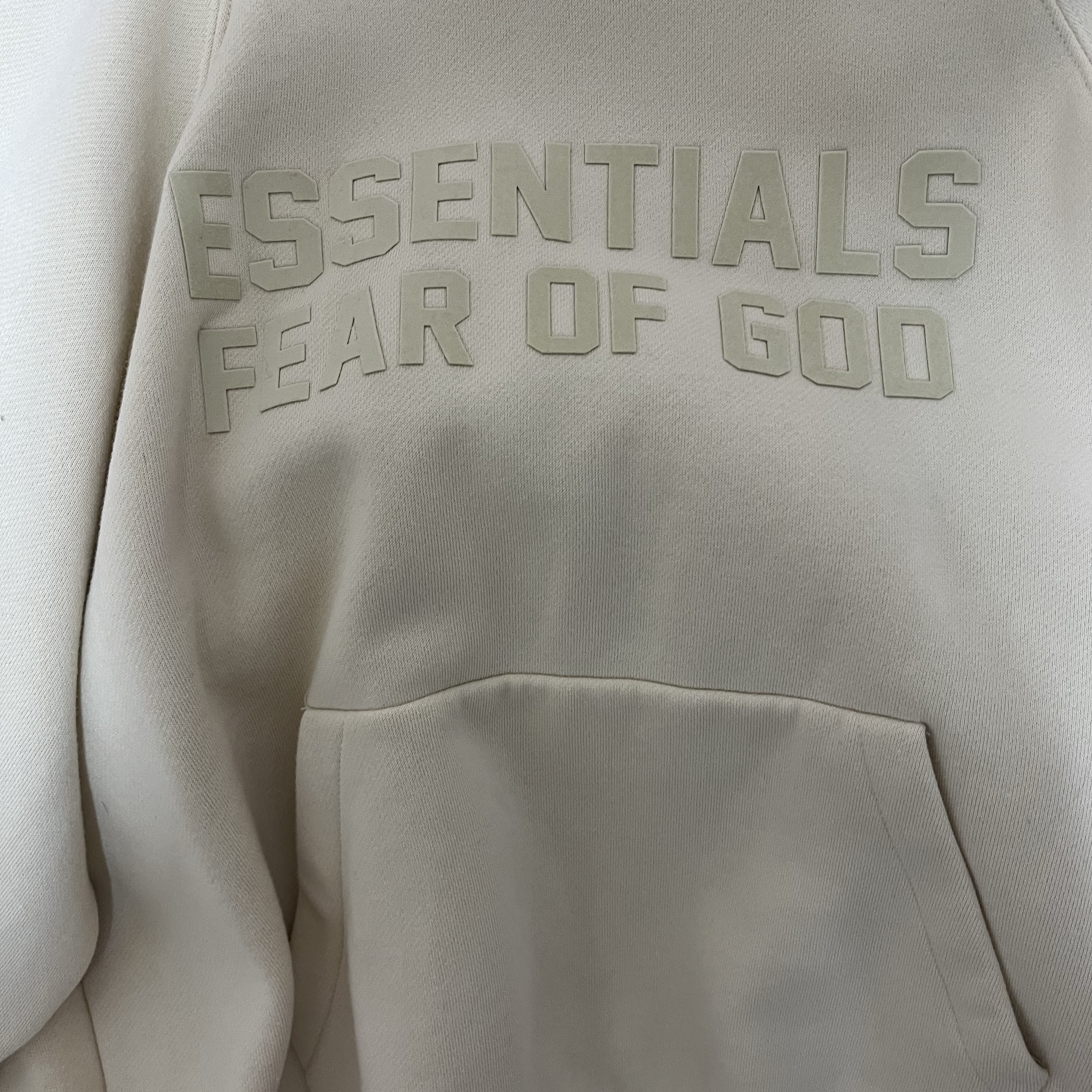 Essentials Hoodie Egg Shell - 22FW 착용 스타일