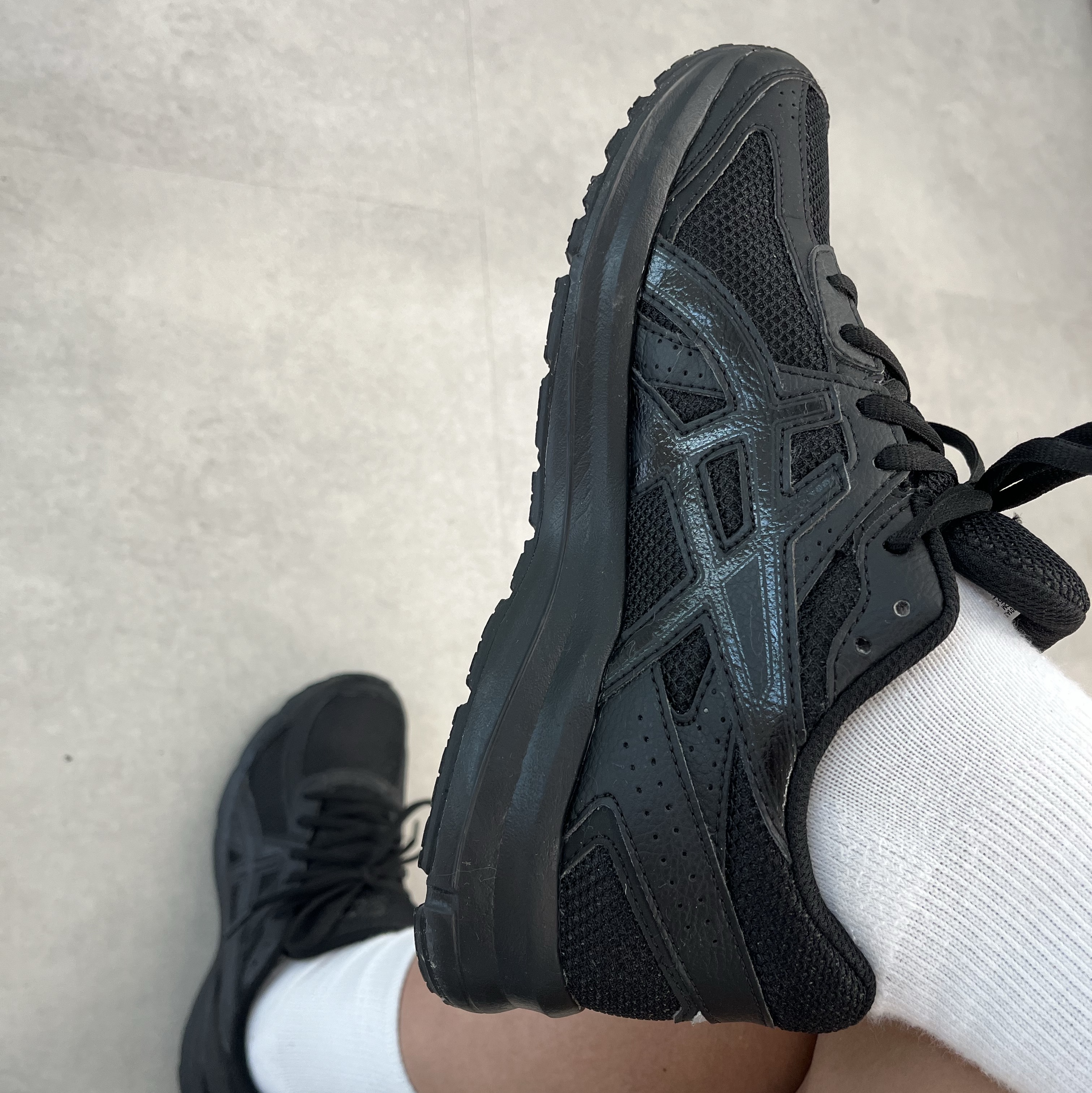 Asics Jog 100 S Black - 2E Wide 착용 스타일 - 2