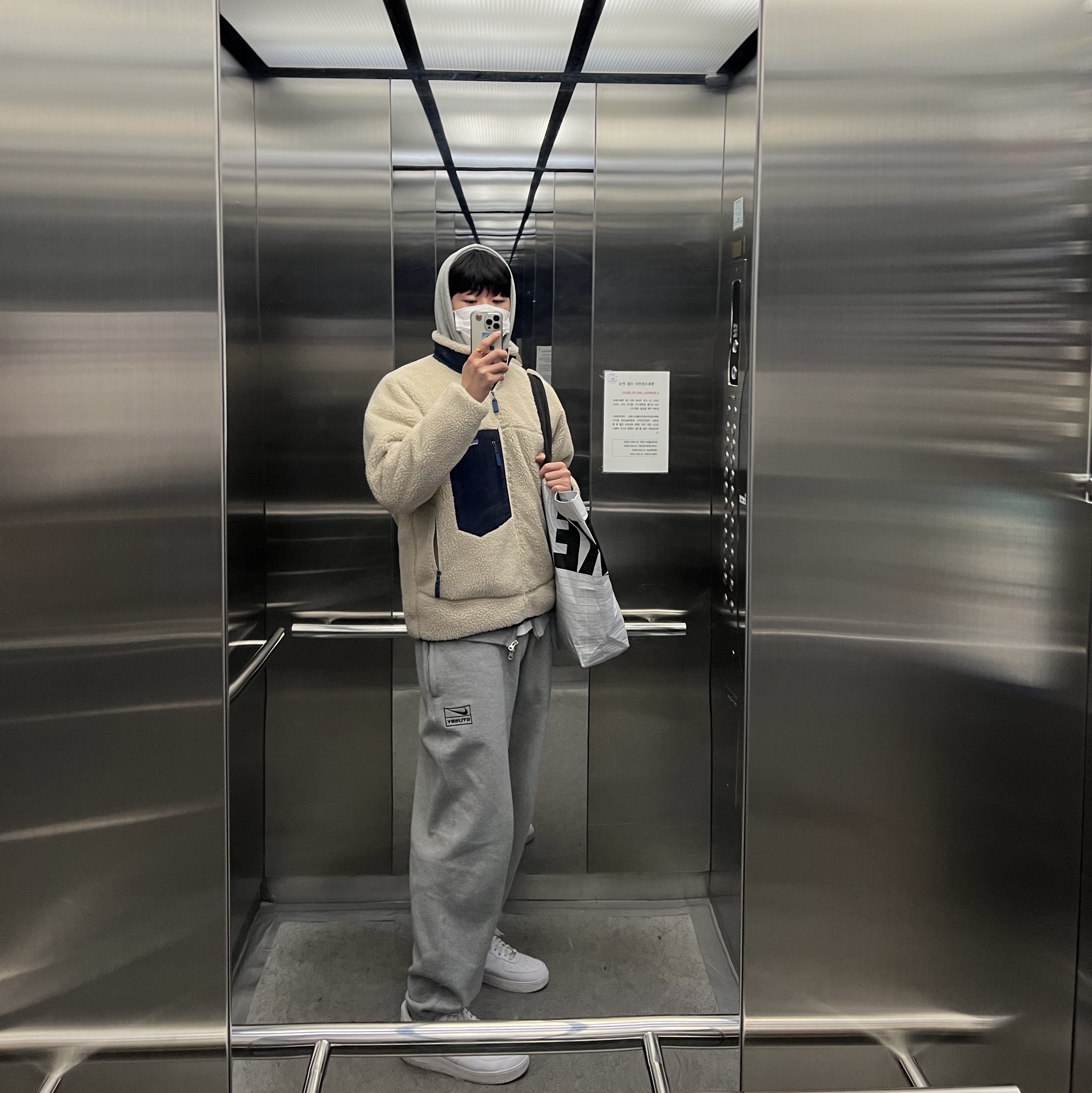 Nike x Stussy NRG RA Fleece Pants Dark Grey Heather (DJ9490-063), Patagonia Classic Retro-X Jacket Natural 착용 스타일 - 1