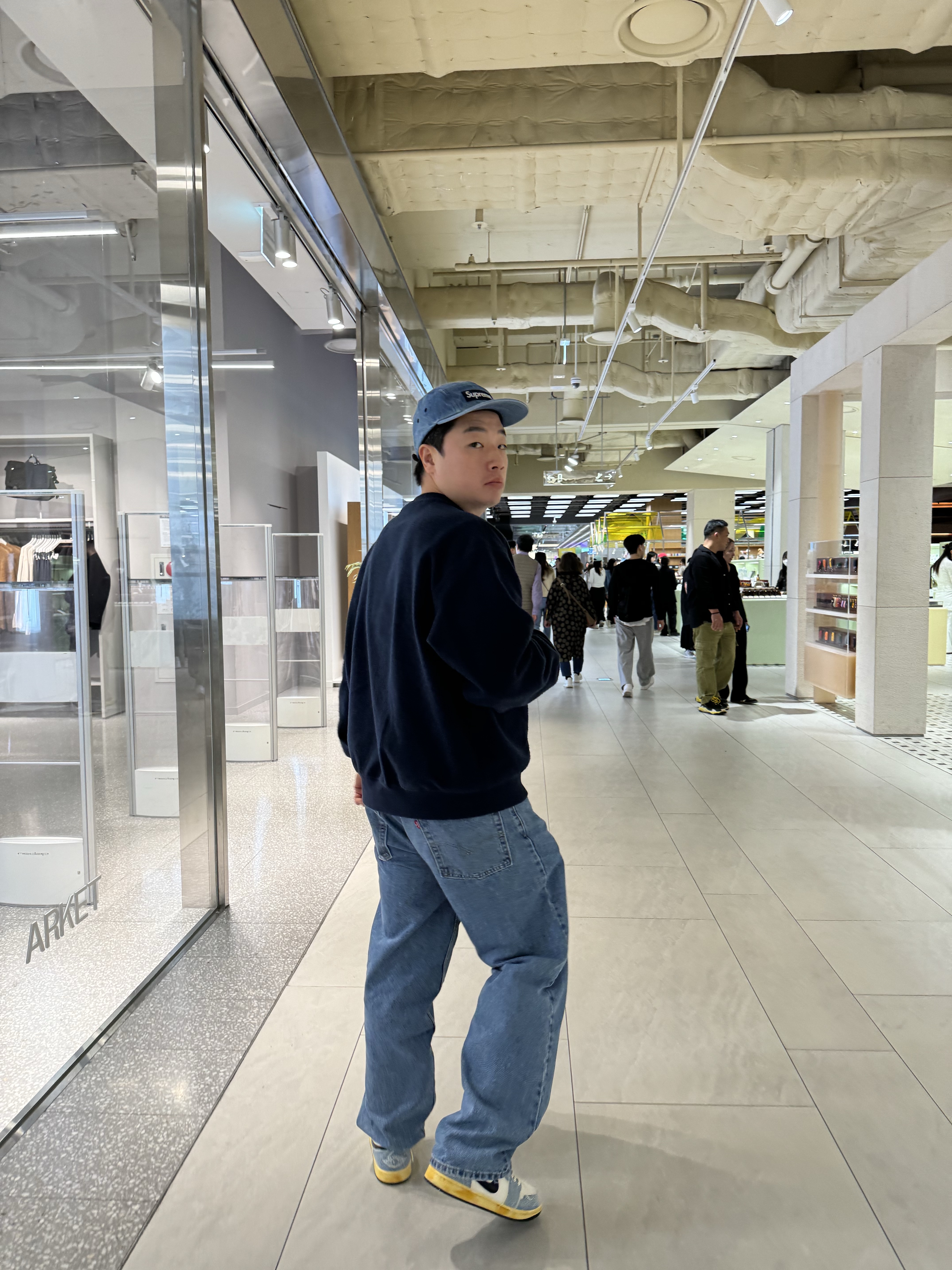 Supreme Inside Out Crewneck Navy - 23FW, Supreme Washed Chino Twill Camp Cap Denim - 23FW 착용 스타일 - 2