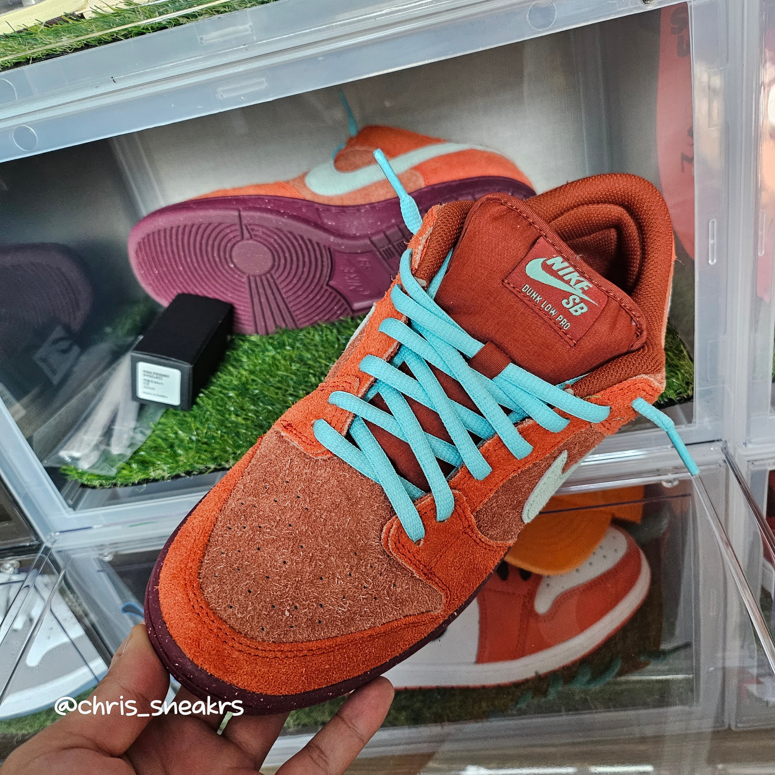 Nike SB Dunk Low Pro Premium Mystic Red and Rosewood 착용 스타일 - 3