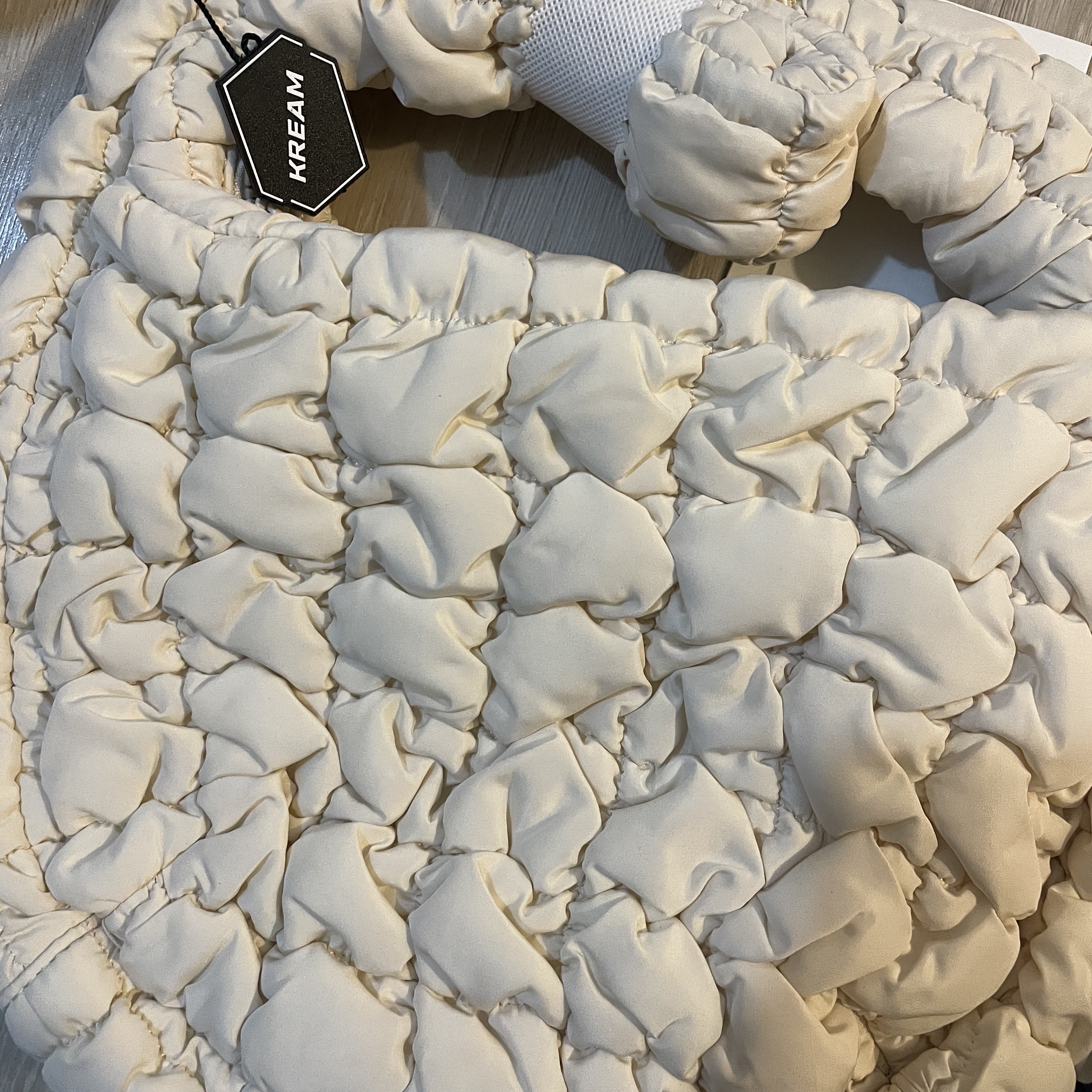 COS Quilted Mini Bag Cream 착용 스타일