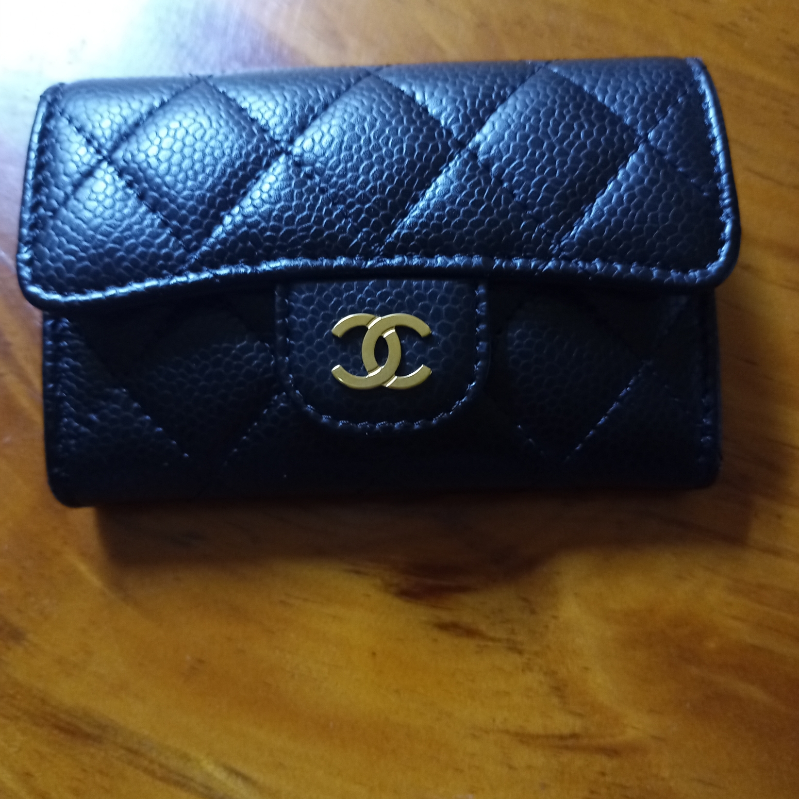 Chanel Classic Card Holder Grained Calfskin & Gold Black 착용 스타일