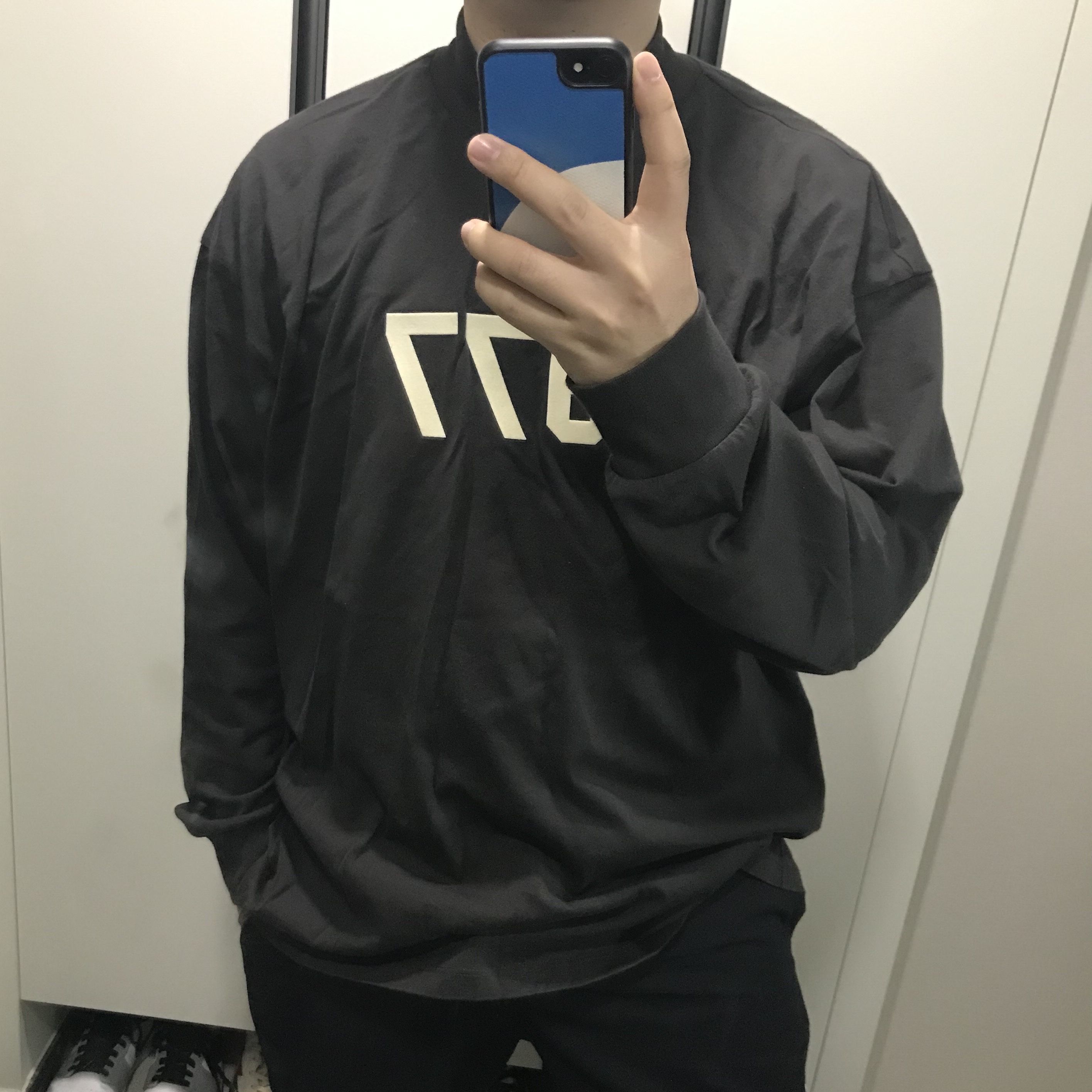 Essentials 1977 Long Sleeve T-Shirt Iron - 22SS 착용 스타일