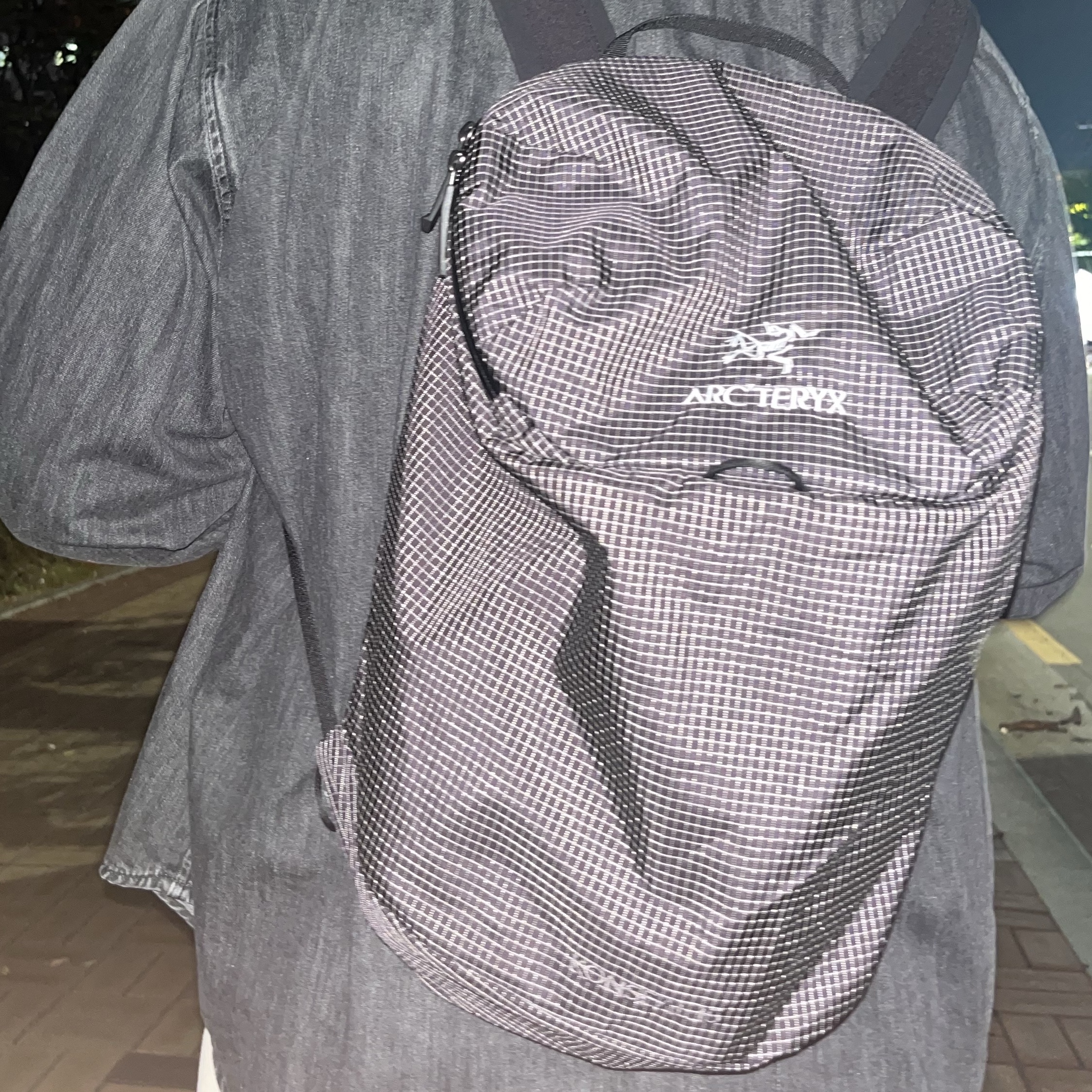 Arc'teryx Konseal 15 Backpack Black 착용 스타일 - 1