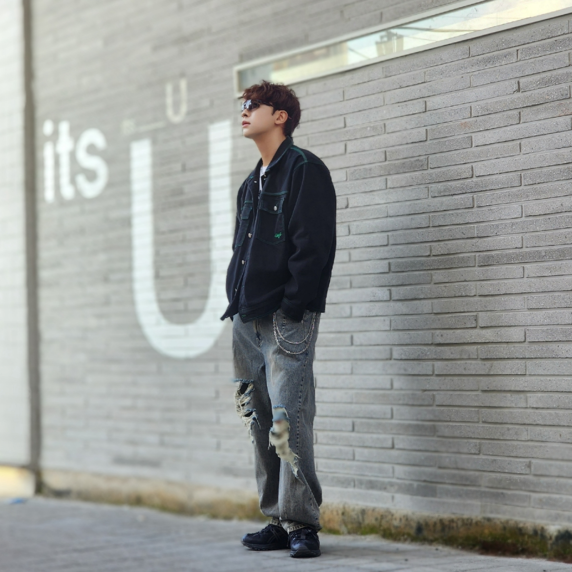 Stussy x Gang Starr Take It Personal T-Shirt White, Asics Gel-Sonoma 15-50 Black Obsidian Grey 착용 스타일 - 1