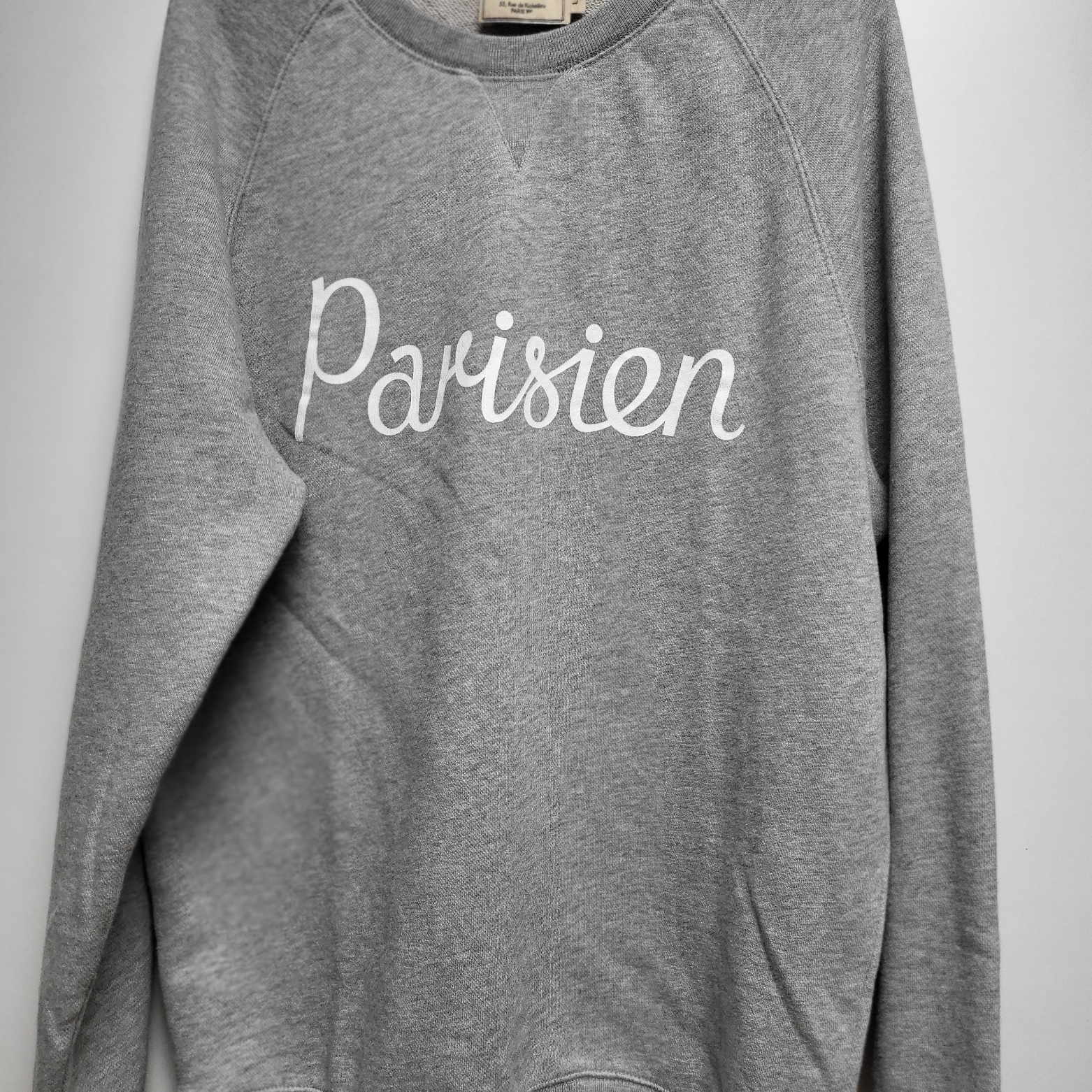 Maison Kitsune Parisien Classic Sweatshirt Grey Melange 착용 스타일