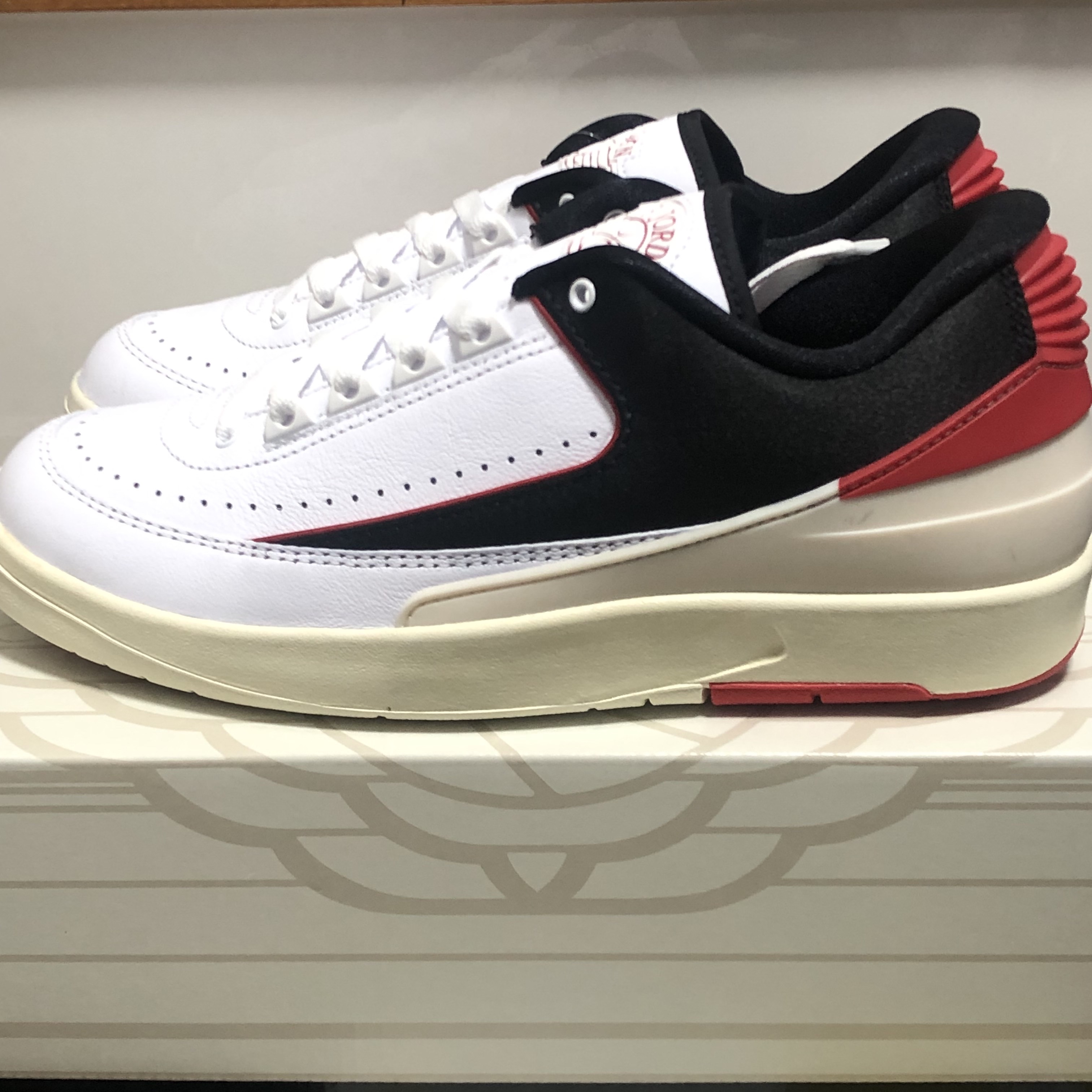 (W) Jordan 2 Retro Low Black Satin 착용 스타일