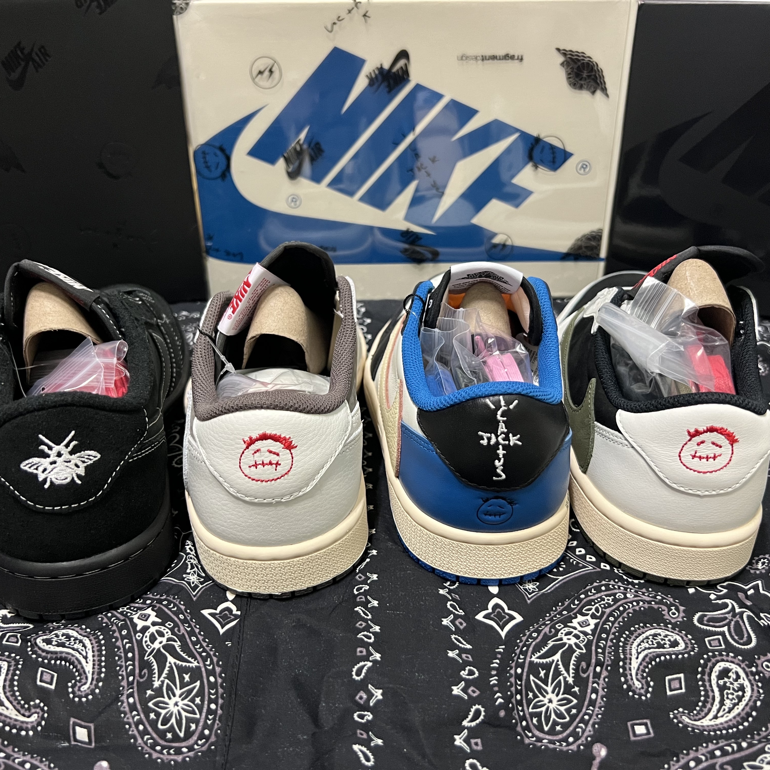 Jordan 1 x Travis Scott Retro Low OG SP Black Phantom, Jordan 1 x Travis Scott Retro Low OG SP Sail and Ridgerock 착용 스타일 - 1
