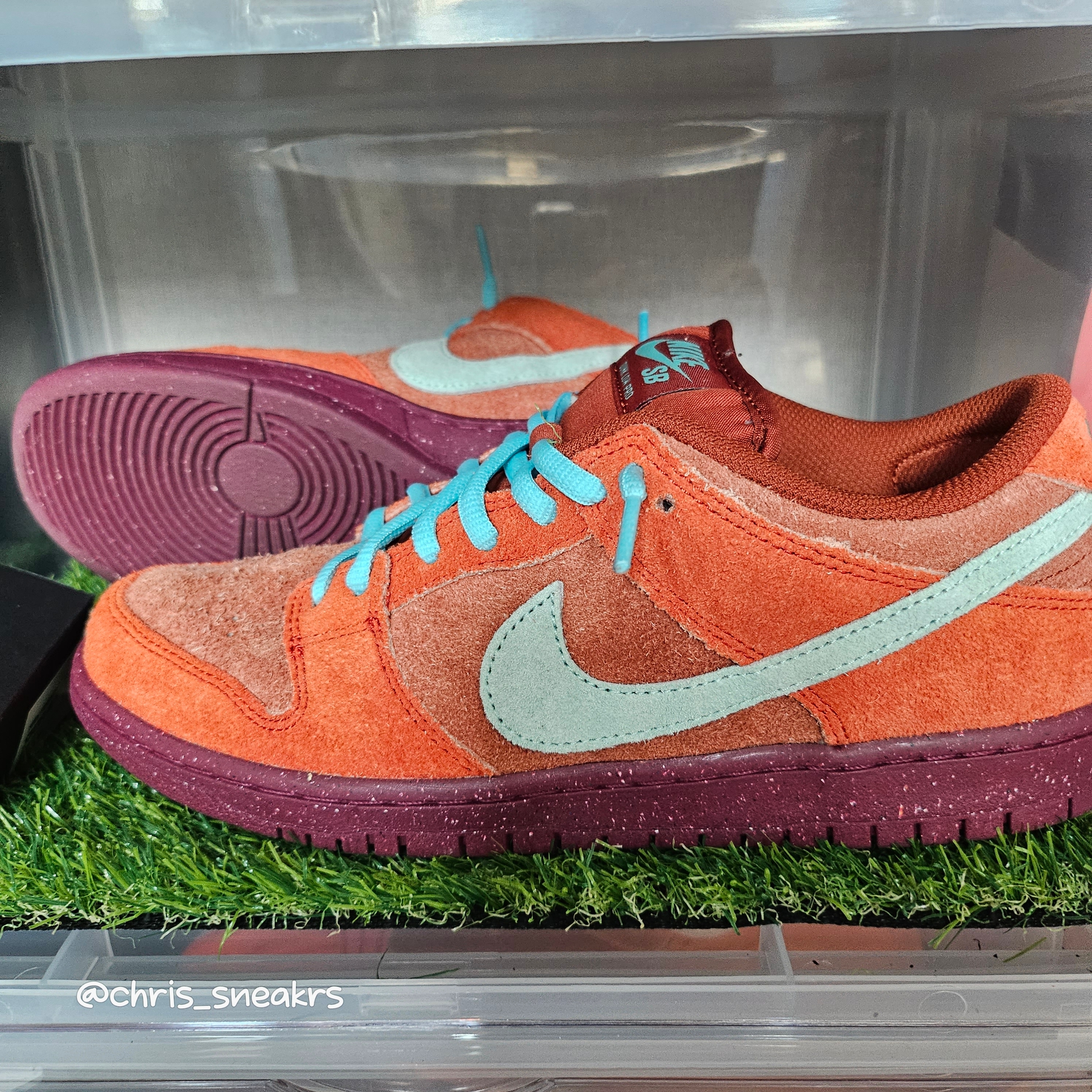 Nike SB Dunk Low Pro Premium Mystic Red and Rosewood 착용 스타일 - 1