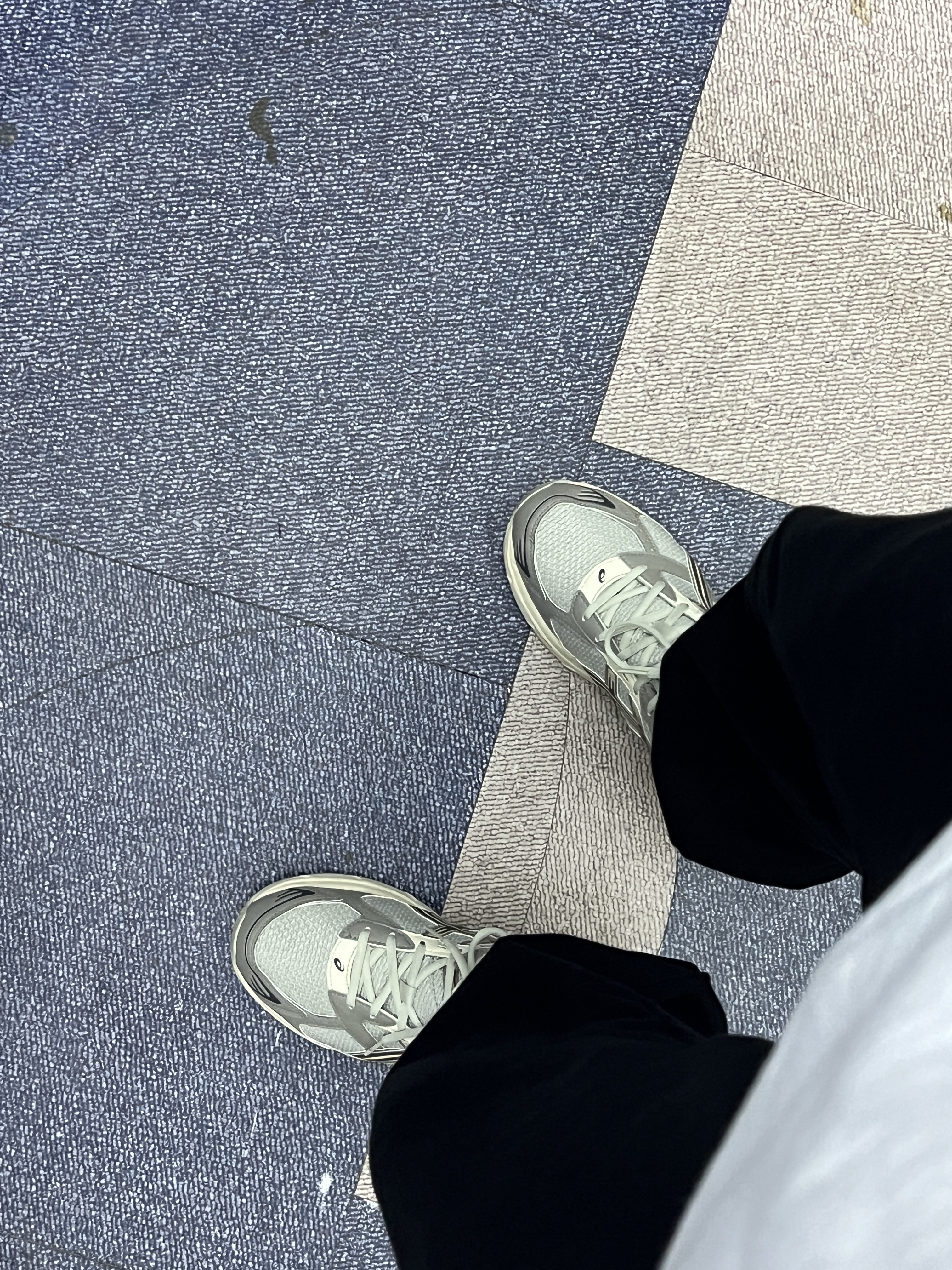 (W) Adidas Gazelle Indoor Blue Fusion Cloud White, Jordan 1 Low OG Starfish 착용 스타일 - 4