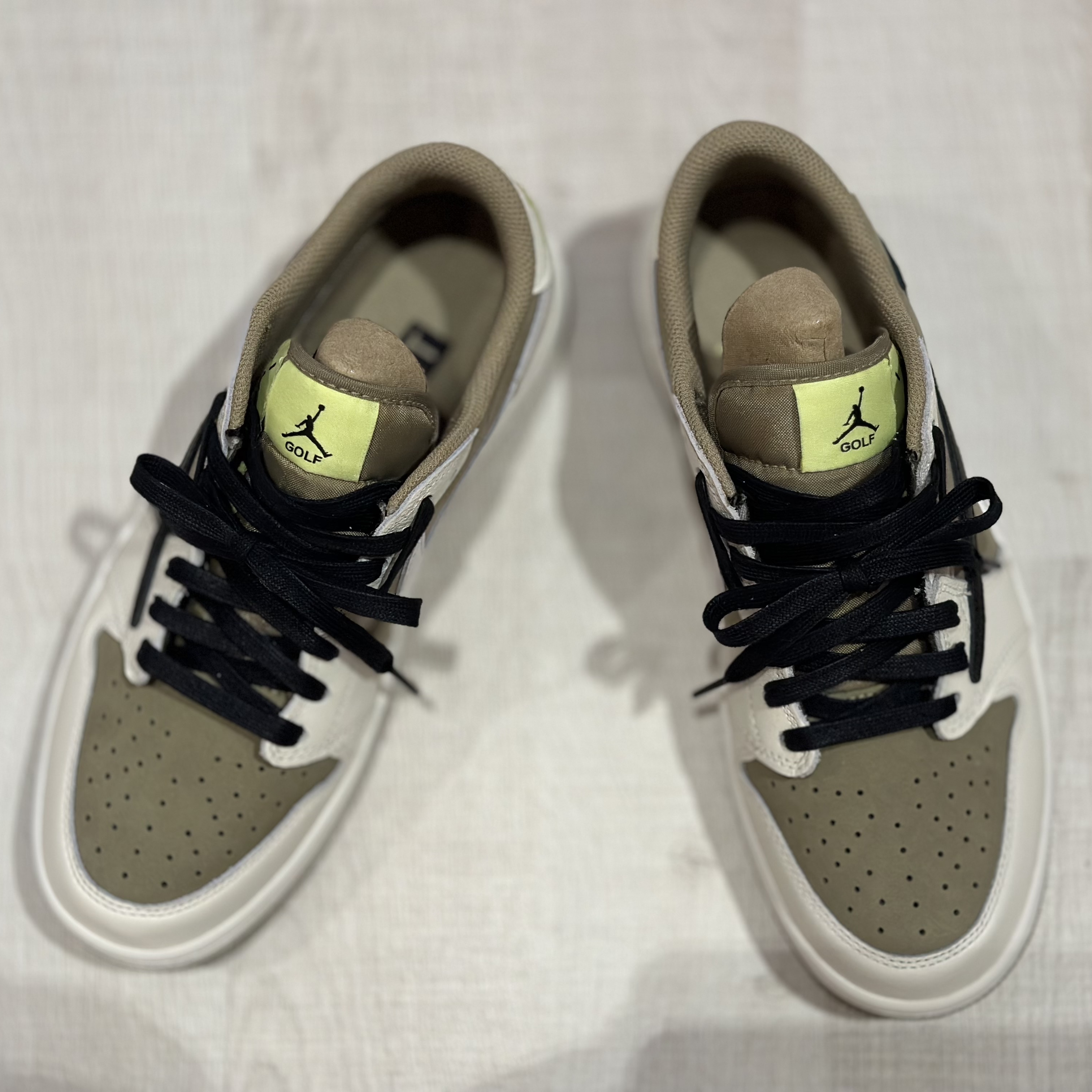 Jordan 1 x Travis Scott Retro Low Golf NRG Neutral Olive 착용 스타일 - 3