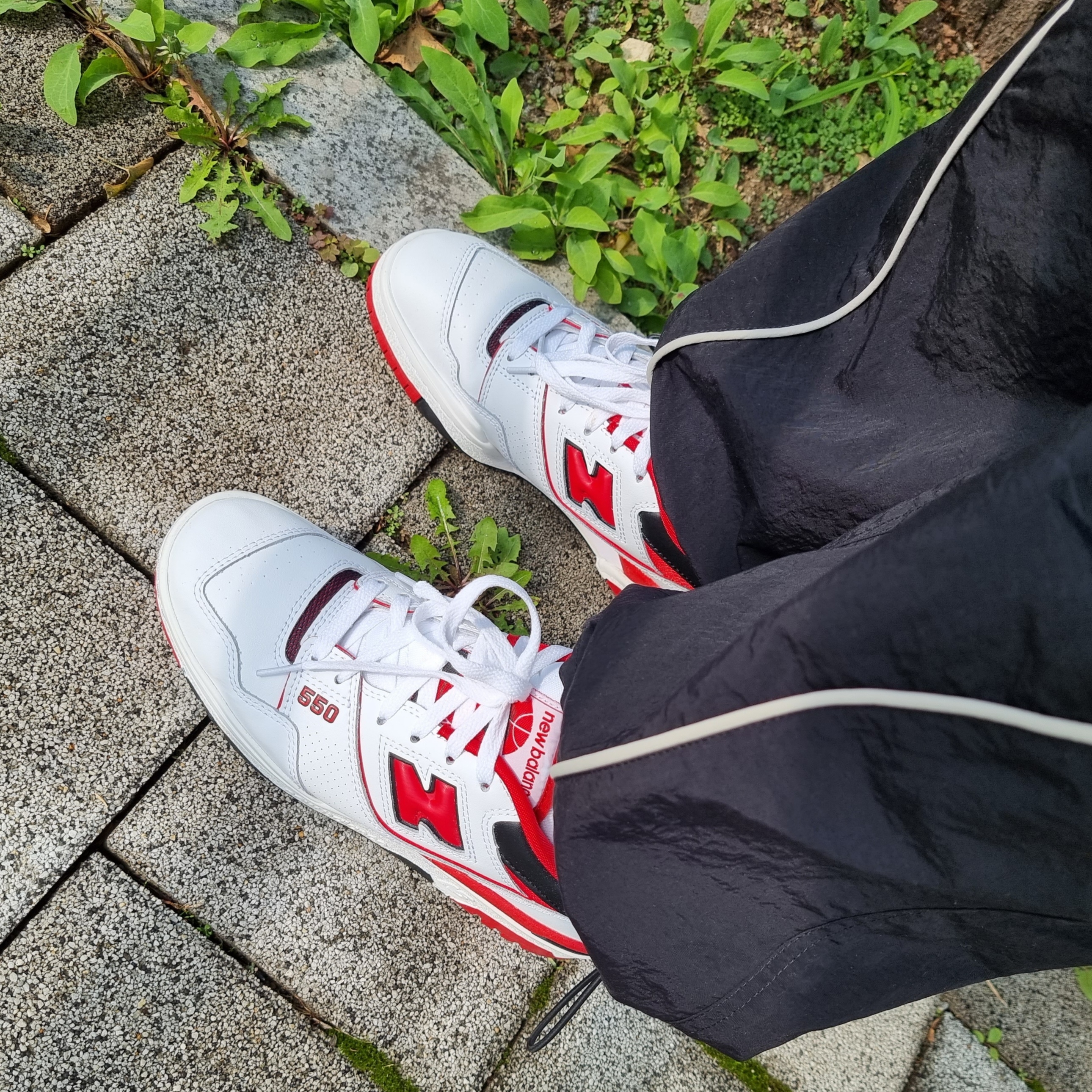 New Balance 550 White Red - 2E Wide 착용 스타일