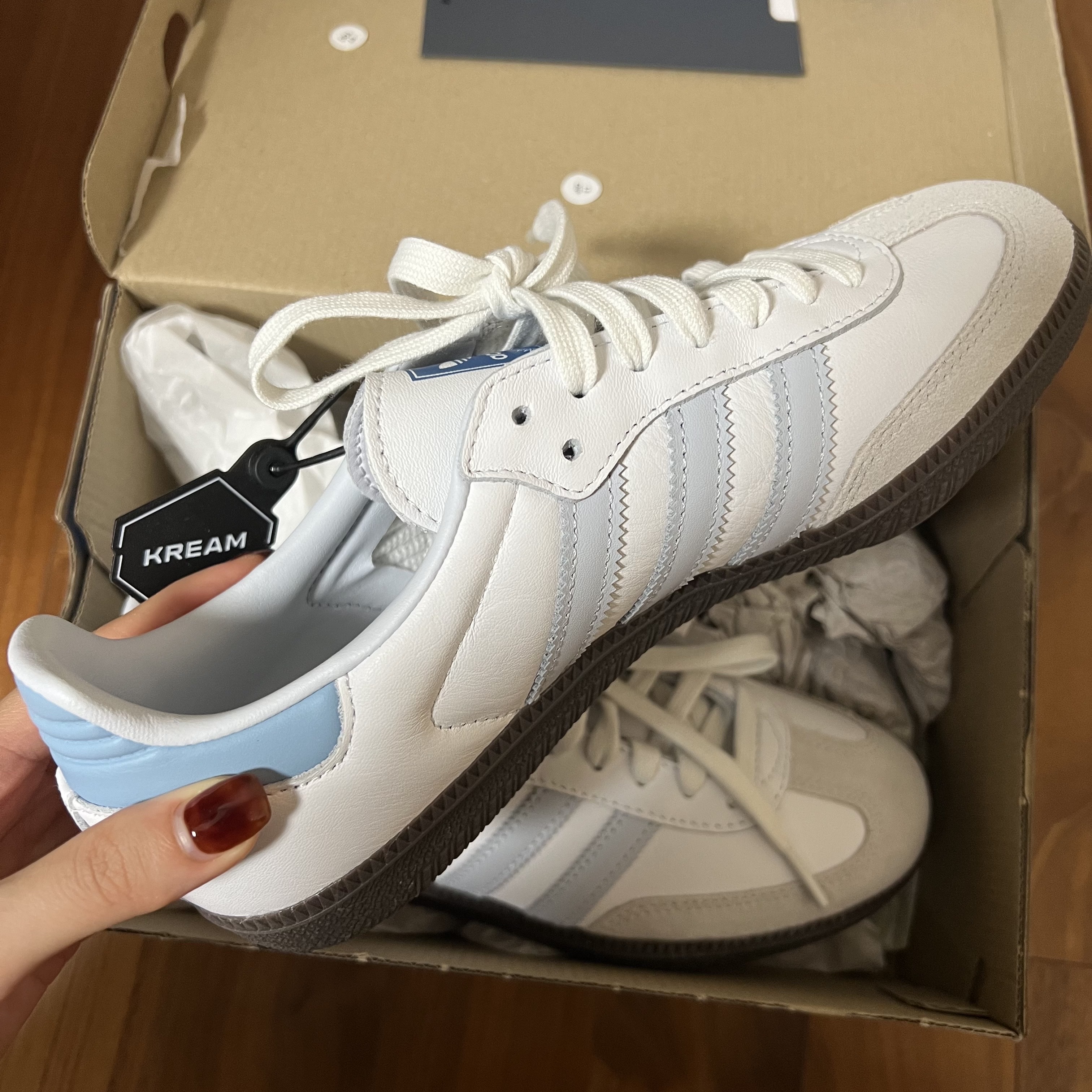 Adidas Samba OG Core White Halo Blue 착용 스타일 - 1