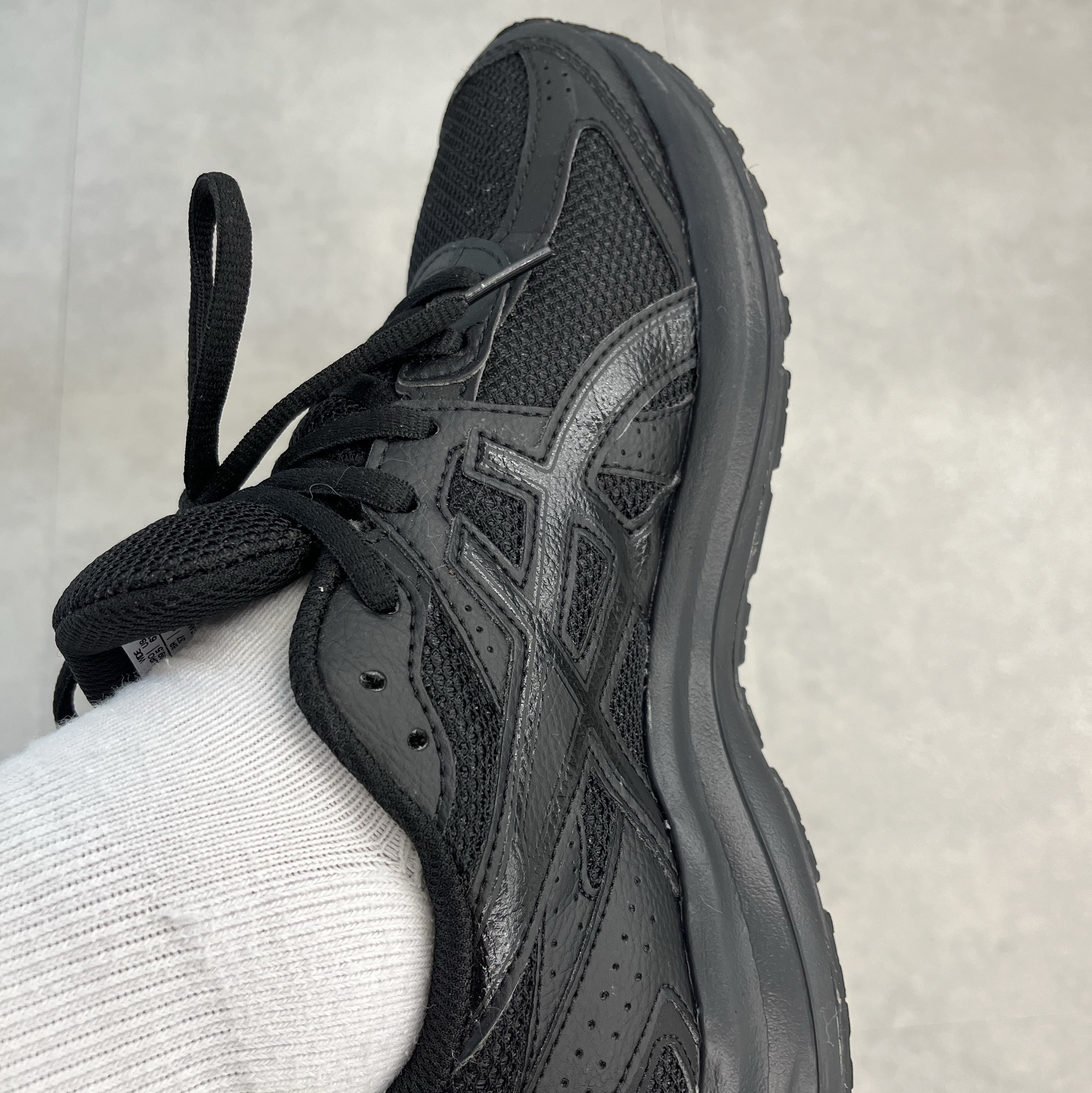 Asics Jog 100 S Black - 2E Wide 착용 스타일 - 3