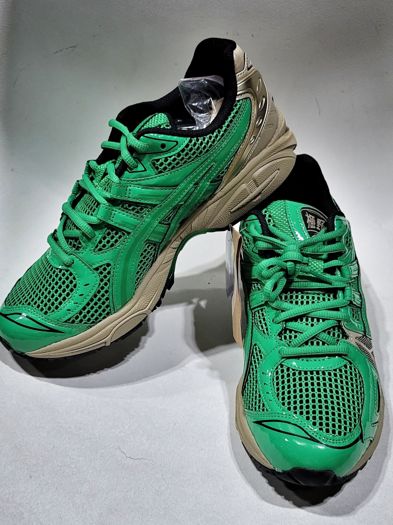 Asics x GmbH Gel-Kayano Legacy Coriander Green Gold 착용 스타일 - 1