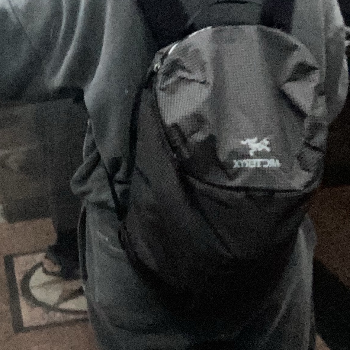 Arc'teryx Konseal 15 Backpack Black 착용 스타일 - 3