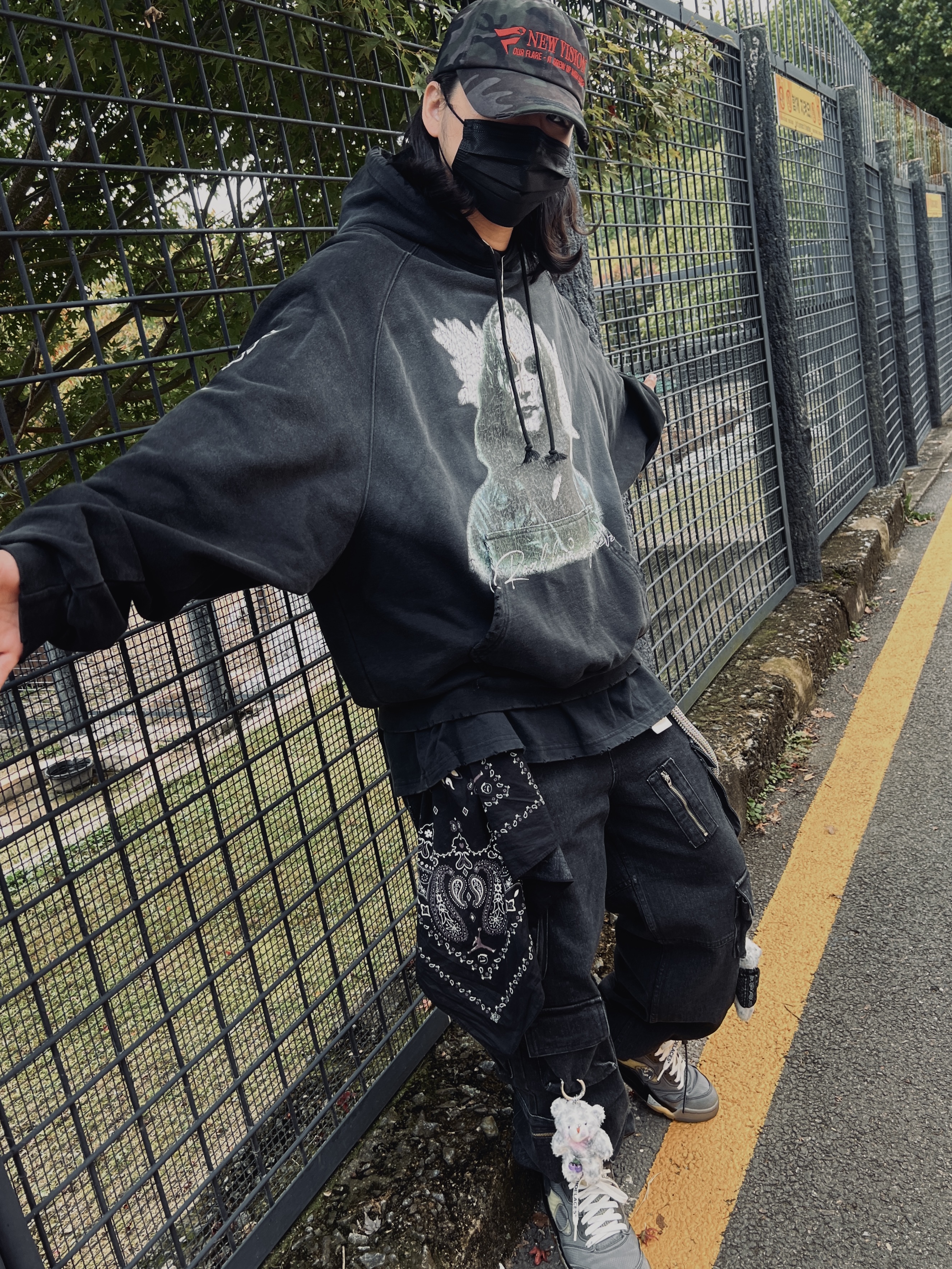 ETCE New Vision Camo Cap Night Jungle, Project G/R Crow Worldtour Hoodie Washed Black 착용 스타일 - 1