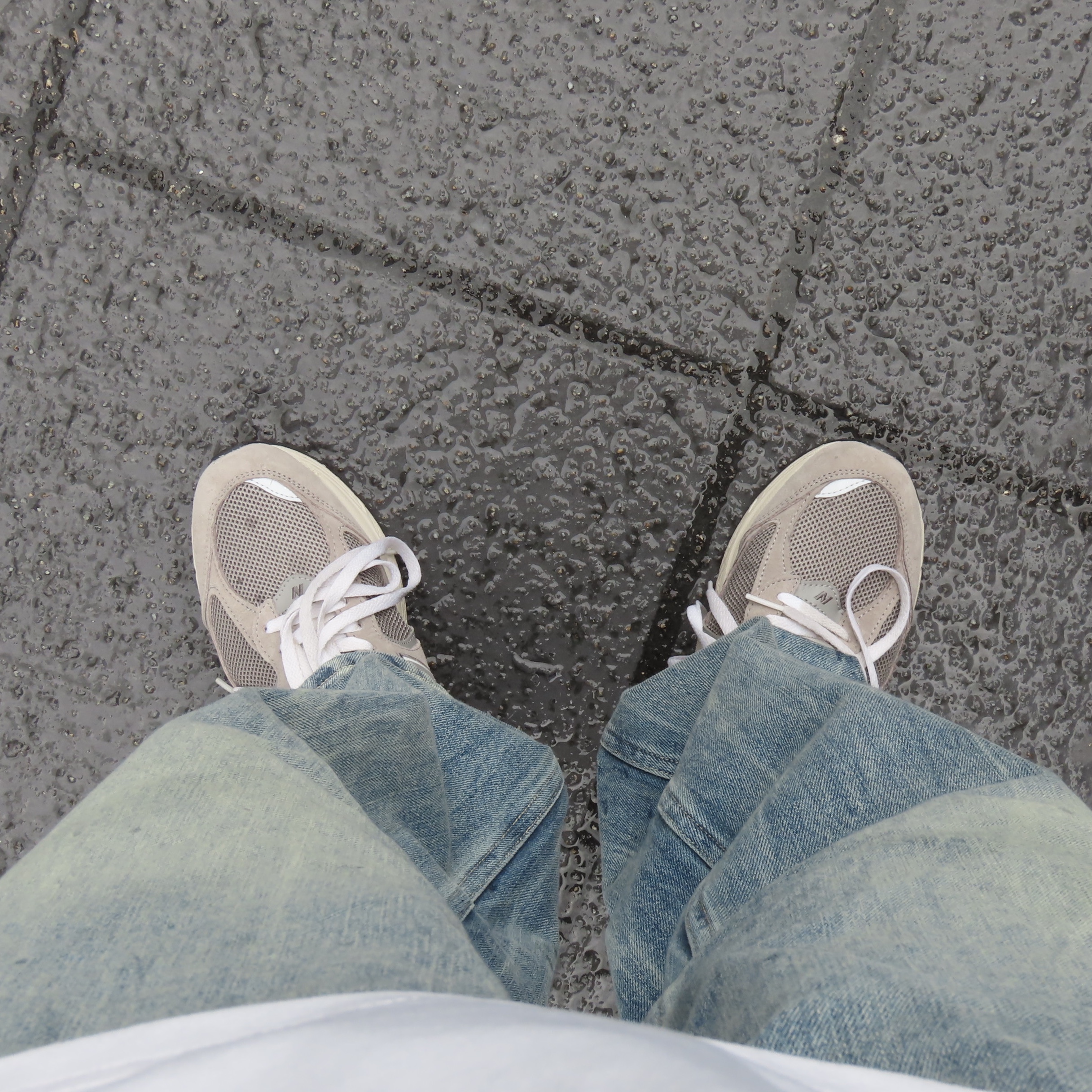 New Balance 2002R Grey 착용 스타일 - 3
