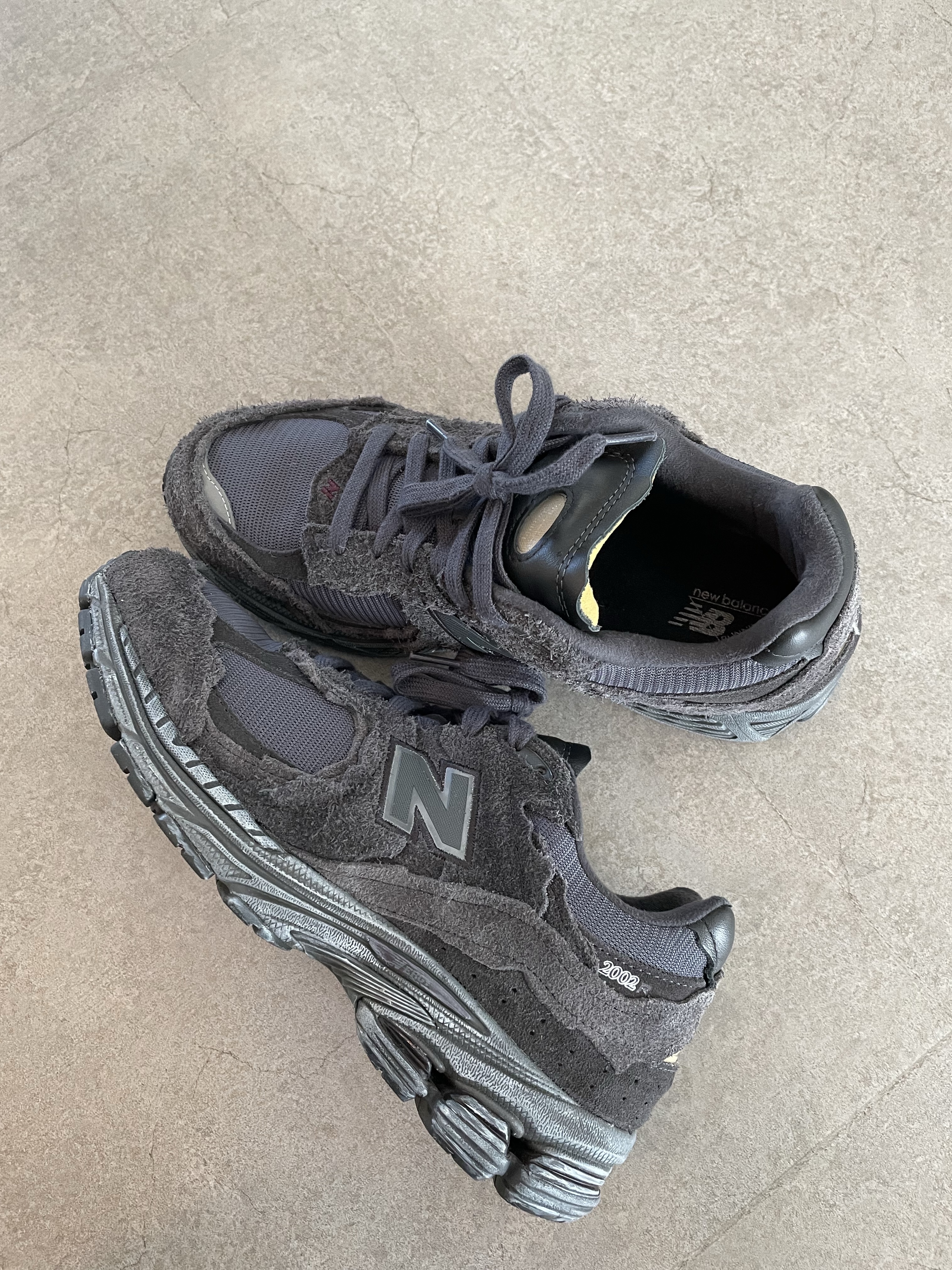 New Balance 2002R Protection Pack Phantom 착용 스타일