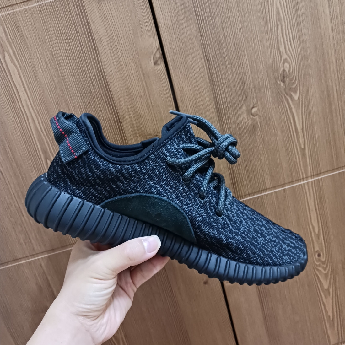 Adidas Yeezy Boost 350 Pirate Black 2023, Adidas Yeezy Boost 350 V2 Carbon 착용 스타일 - 2