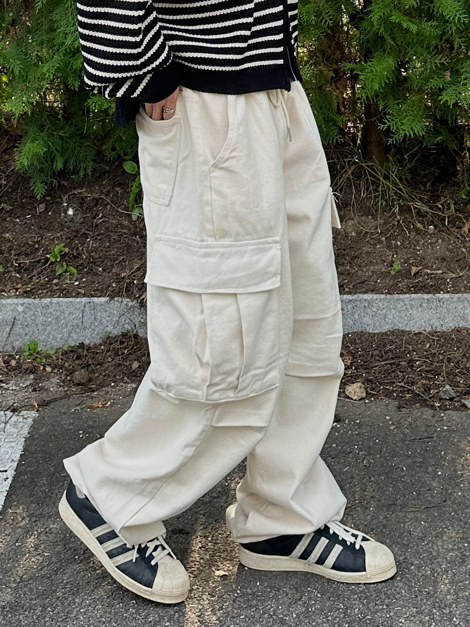 Adidas Superstar 82 Black White 착용 스타일 - 5