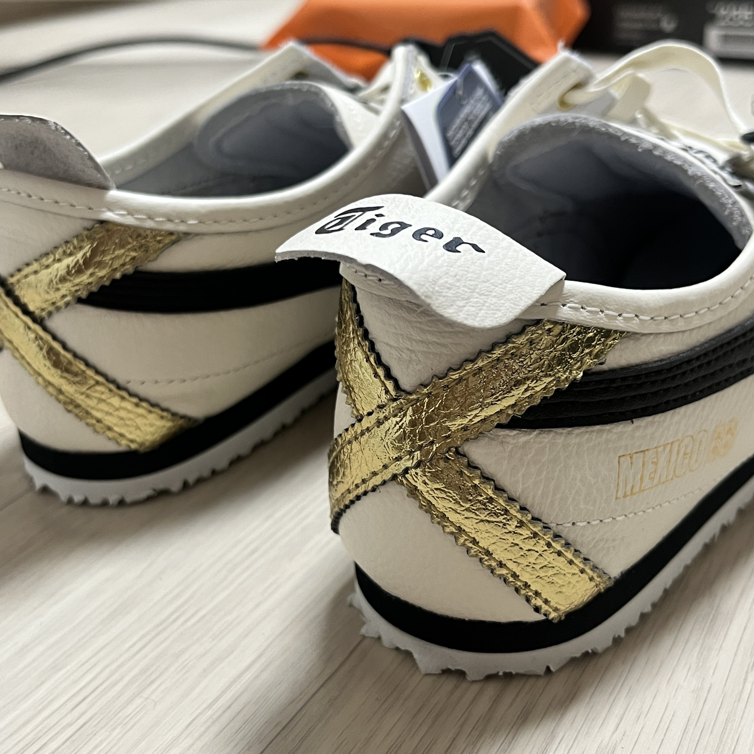 Onitsuka Tiger Mexico 66 Cream Black 착용 스타일 - 3
