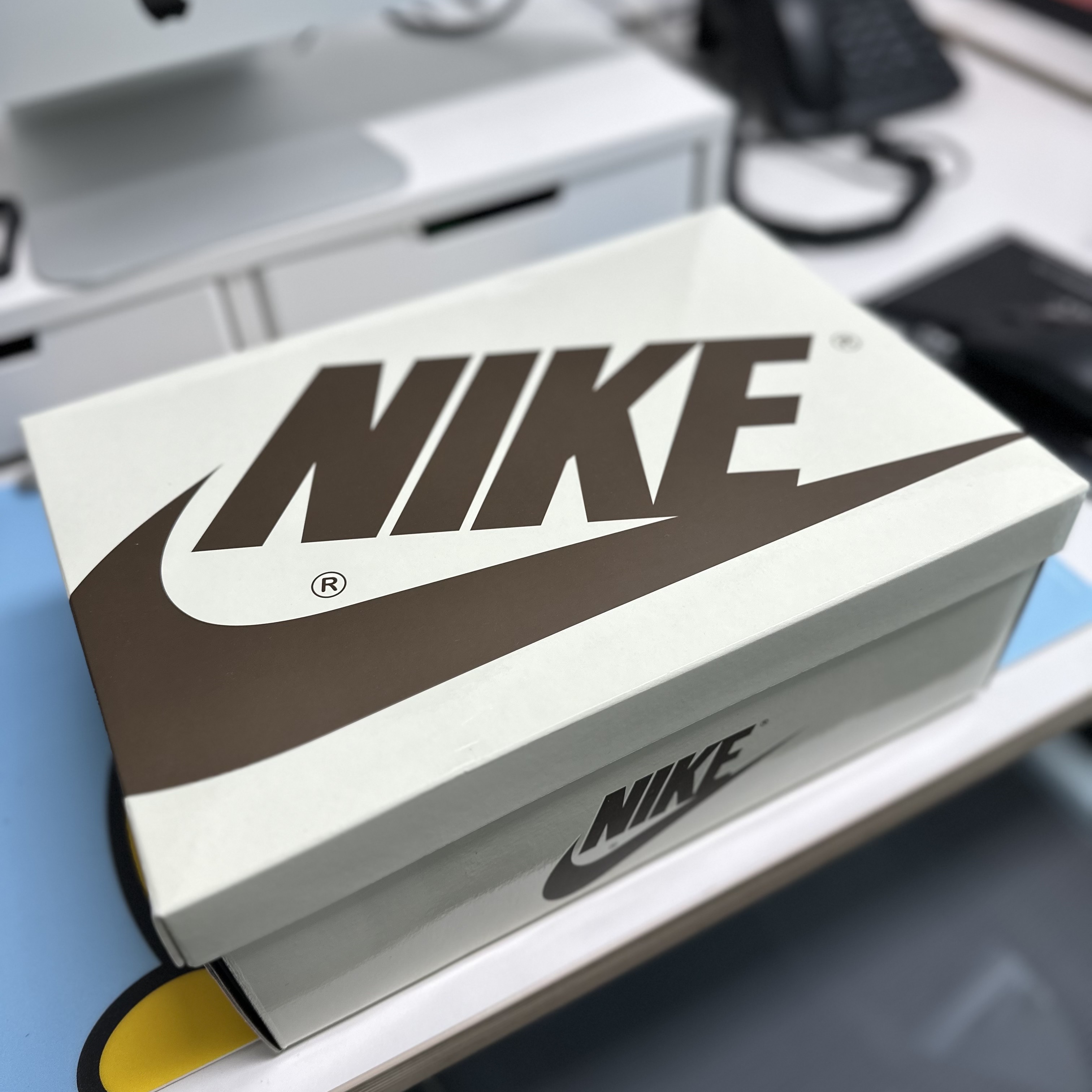 Jordan 1 x Travis Scott Retro Low Golf NRG Neutral Olive 착용 스타일 - 1