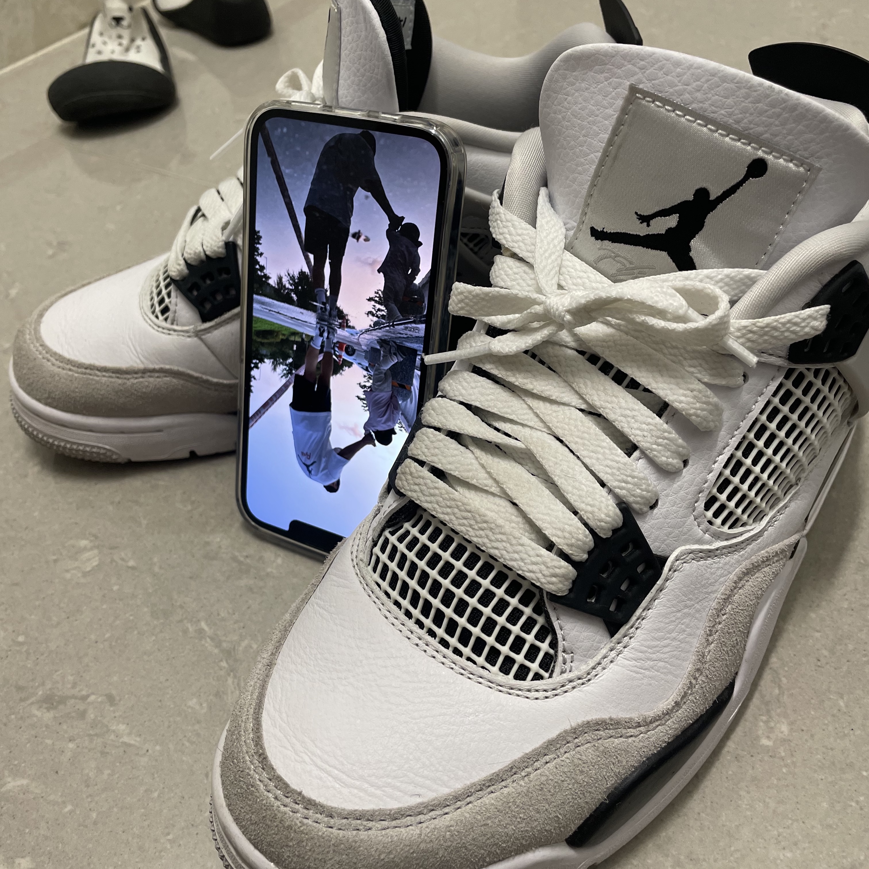 Jordan 4 Retro White and Black 착용 스타일