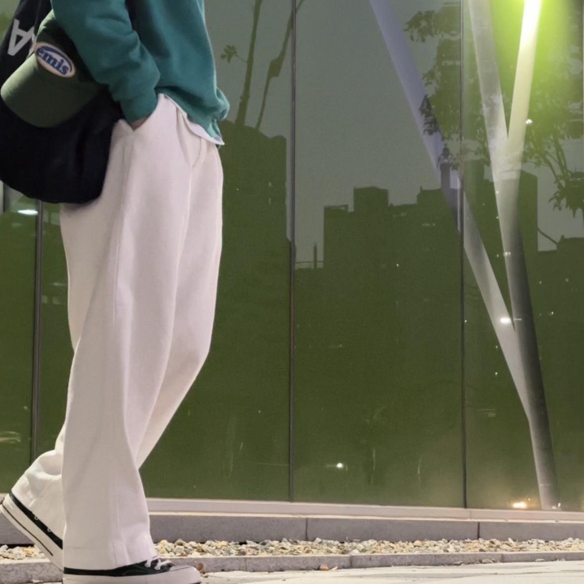 IAB Studio Rugby Sweatshirt Mint - The Hyundai Seoul Exclusive, A.P.C. Daniela Shopping Bag Indigo 착용 스타일 - 2