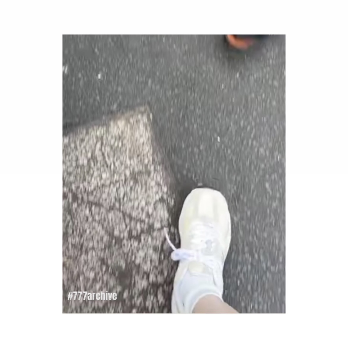 New Balance 530 Beige Aluminum 착용 스타일 - 5