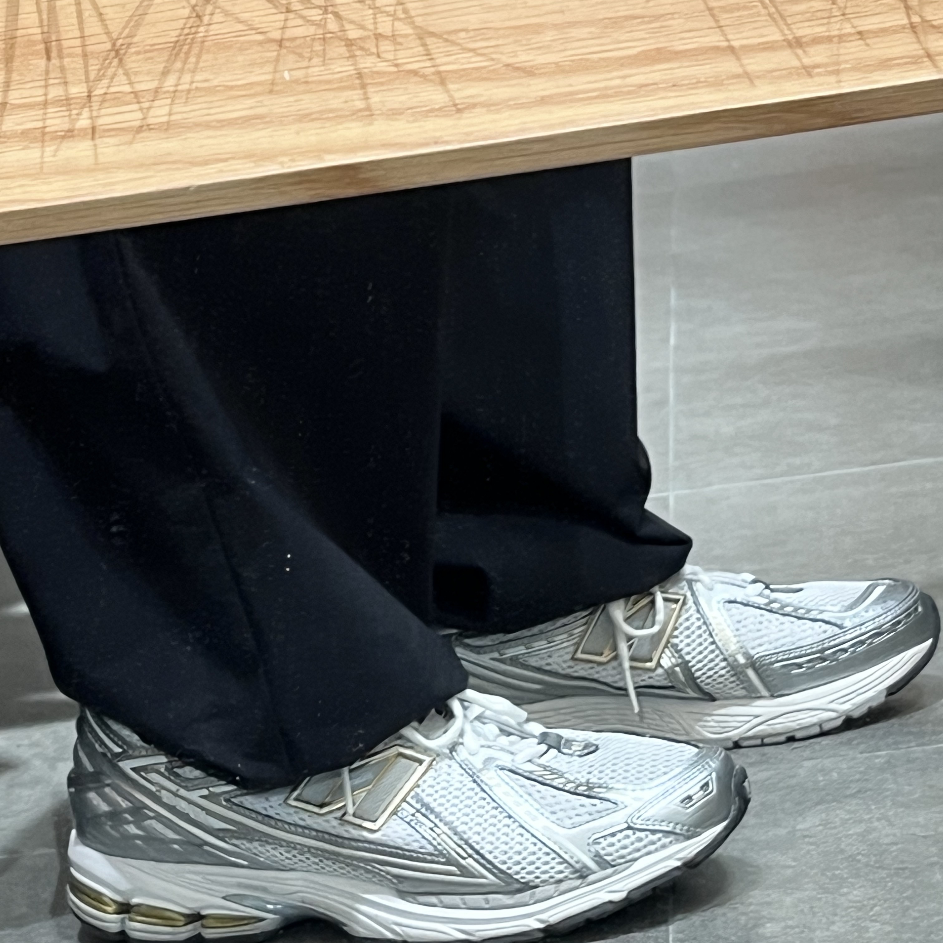 New Balance 1906R White Metallic Silver 착용 스타일