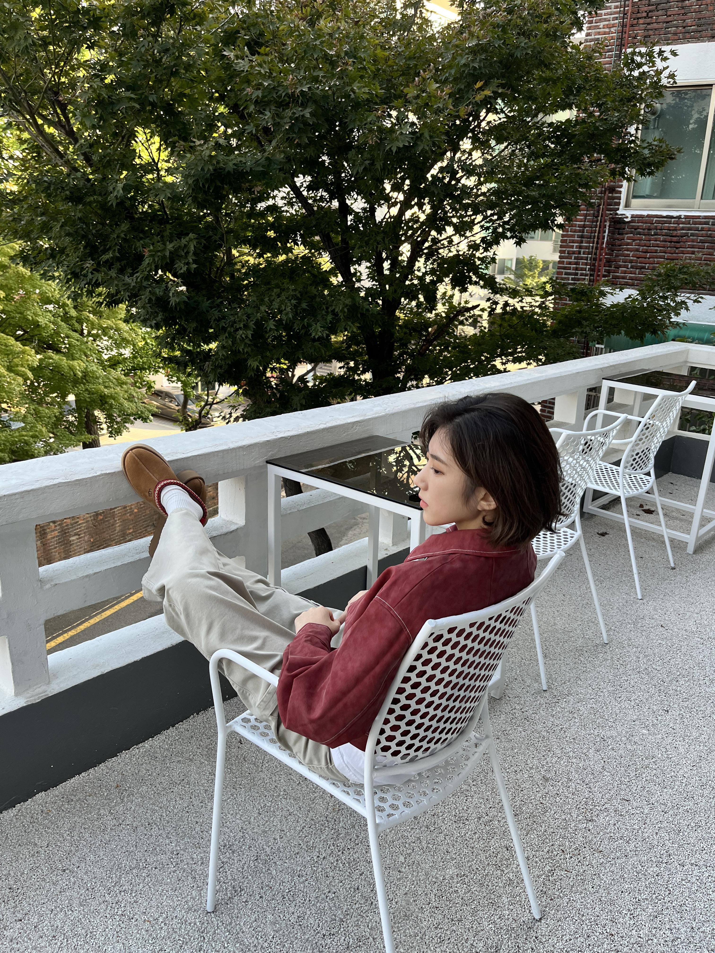 (W) UGG Tazz Slipper Chestnut 착용 스타일 - 7