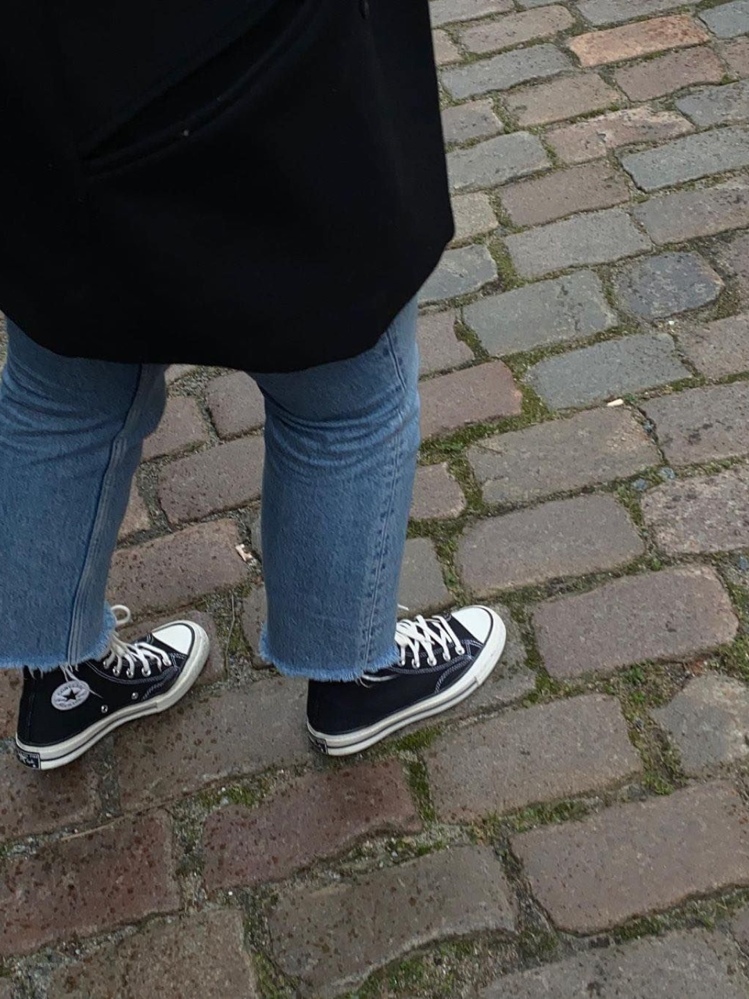 Converse Chuck 70 Ox Black - Standard, Chanel Medium Classic Handbag Grained Calfskin & Gold White 착용 스타일 - 5