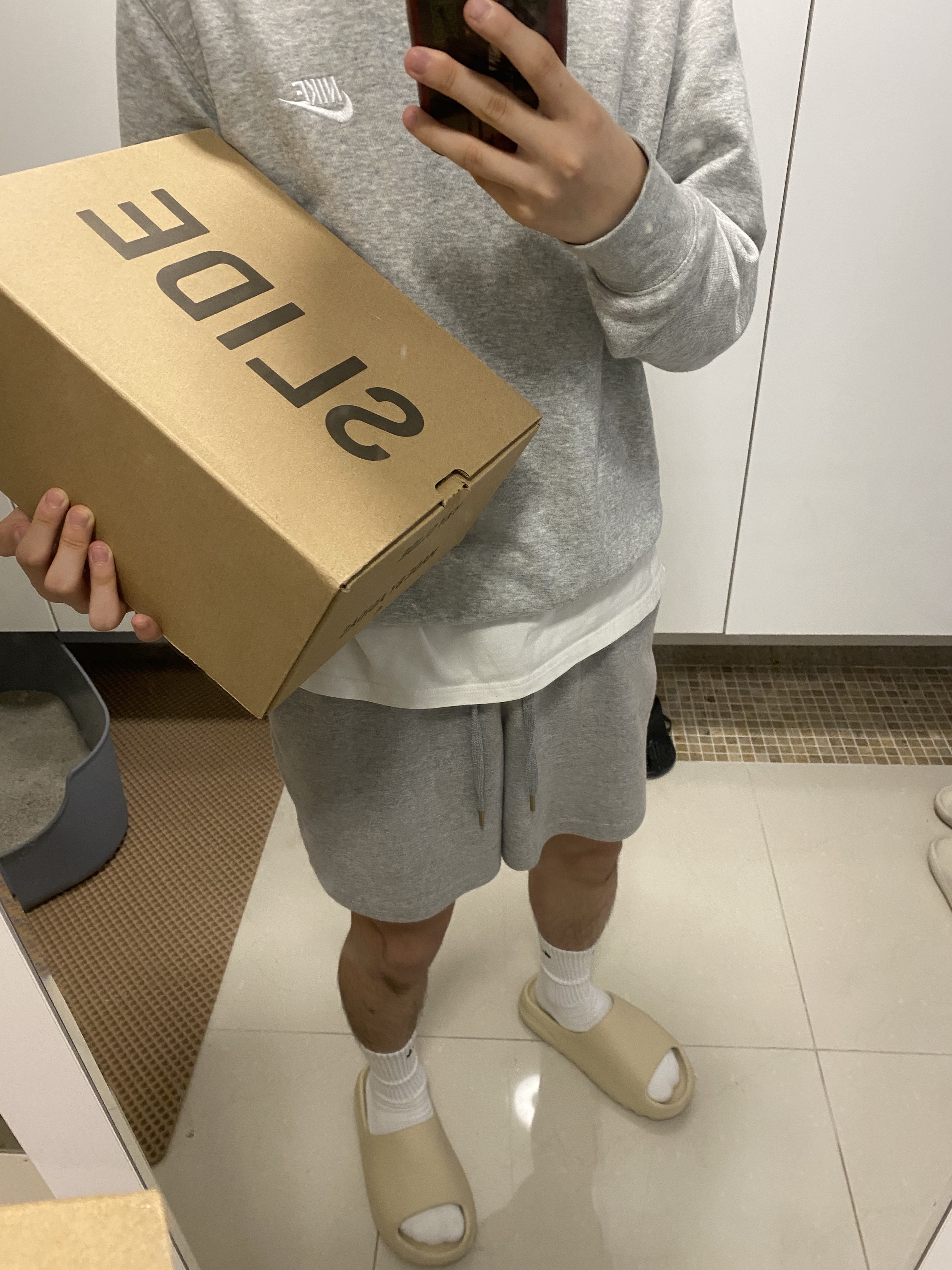 Adidas Yeezy Slide Bone 2022/2023 착용 스타일