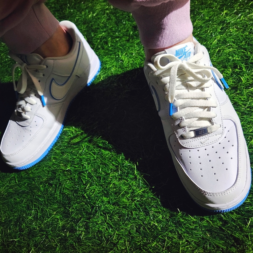 Nike Air Force 1 '07 White University Blue 착용 스타일 - 4